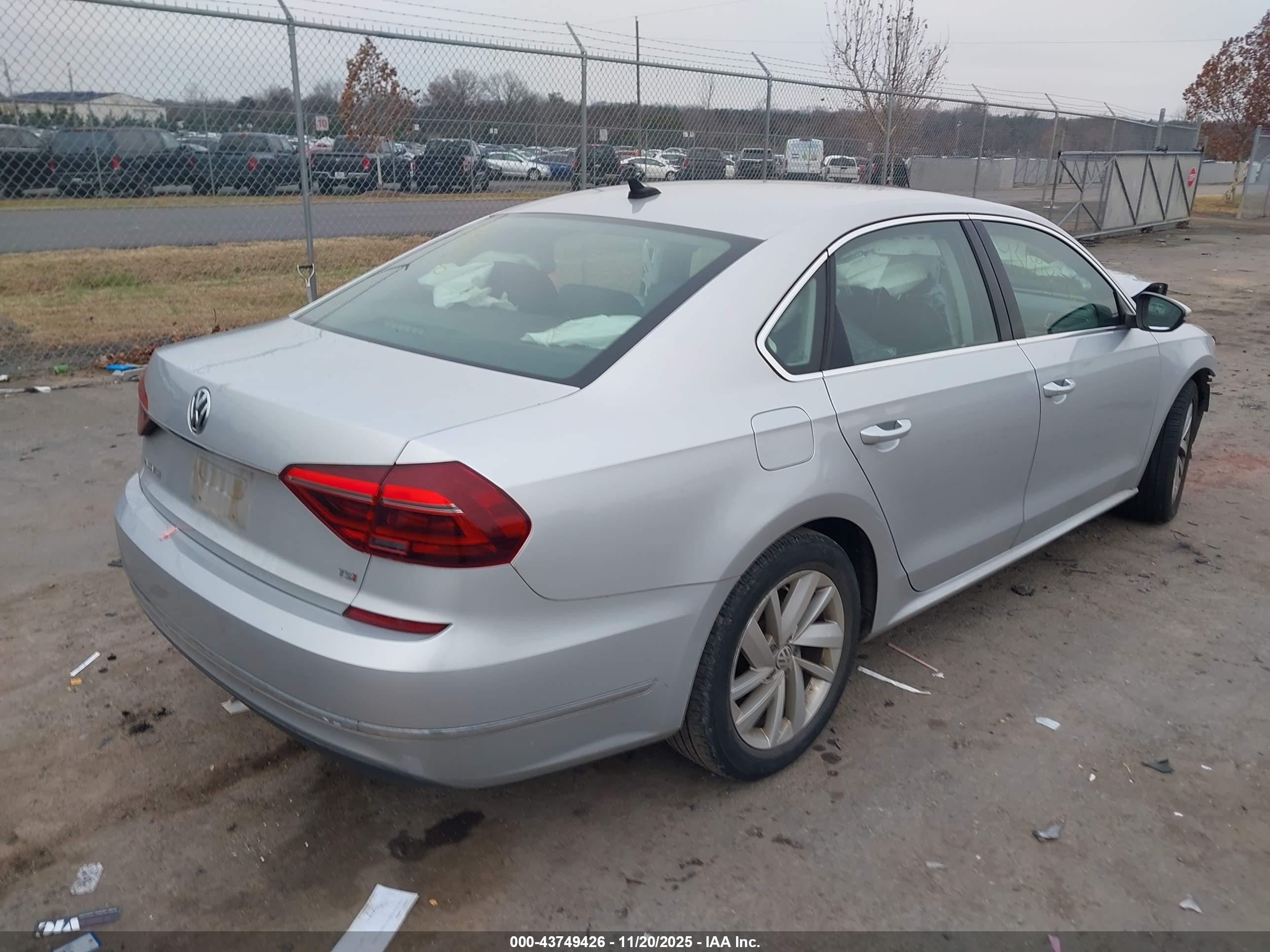 VOLKSWAGEN PASSAT image 4
