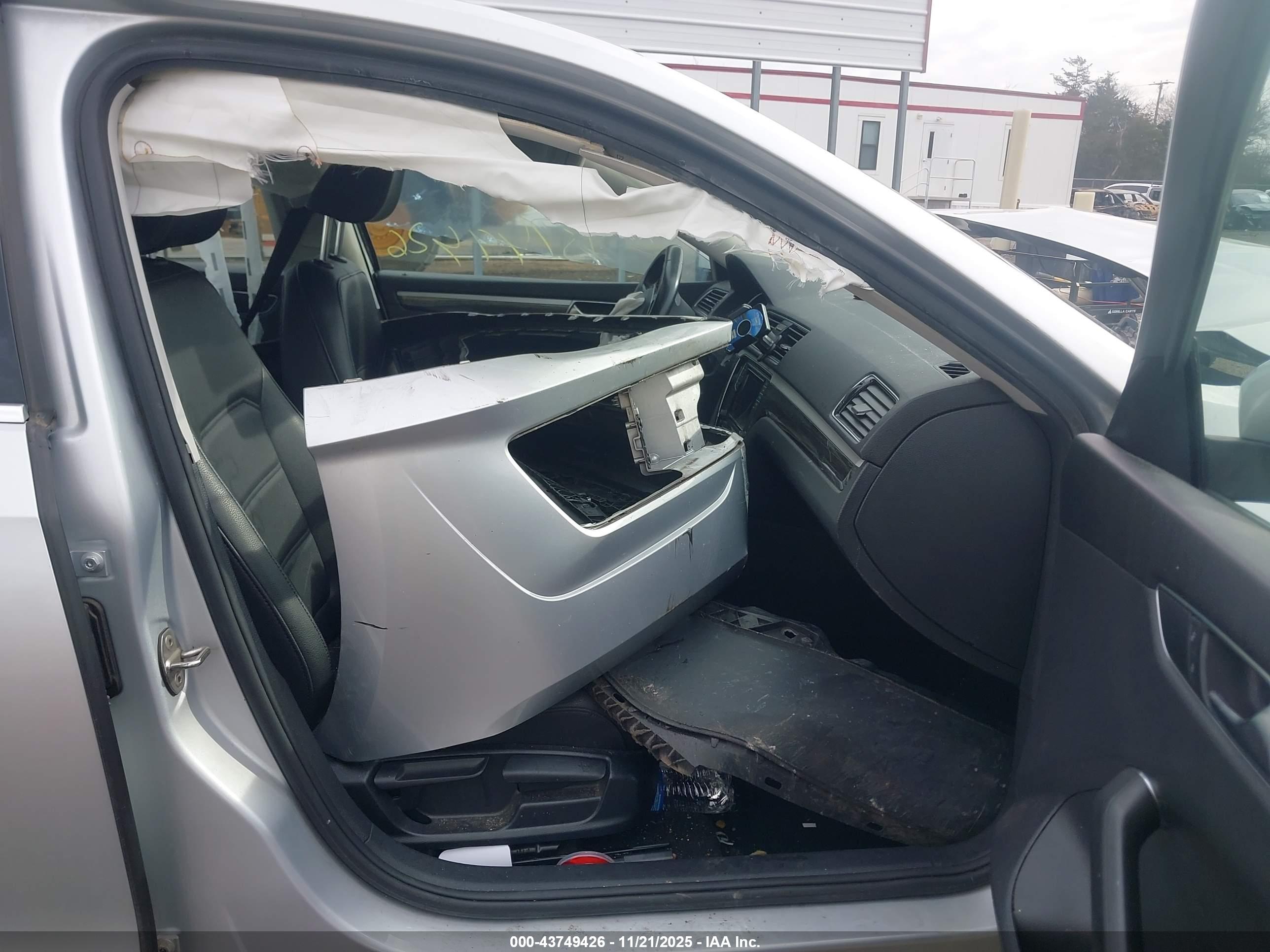 VOLKSWAGEN PASSAT image 5