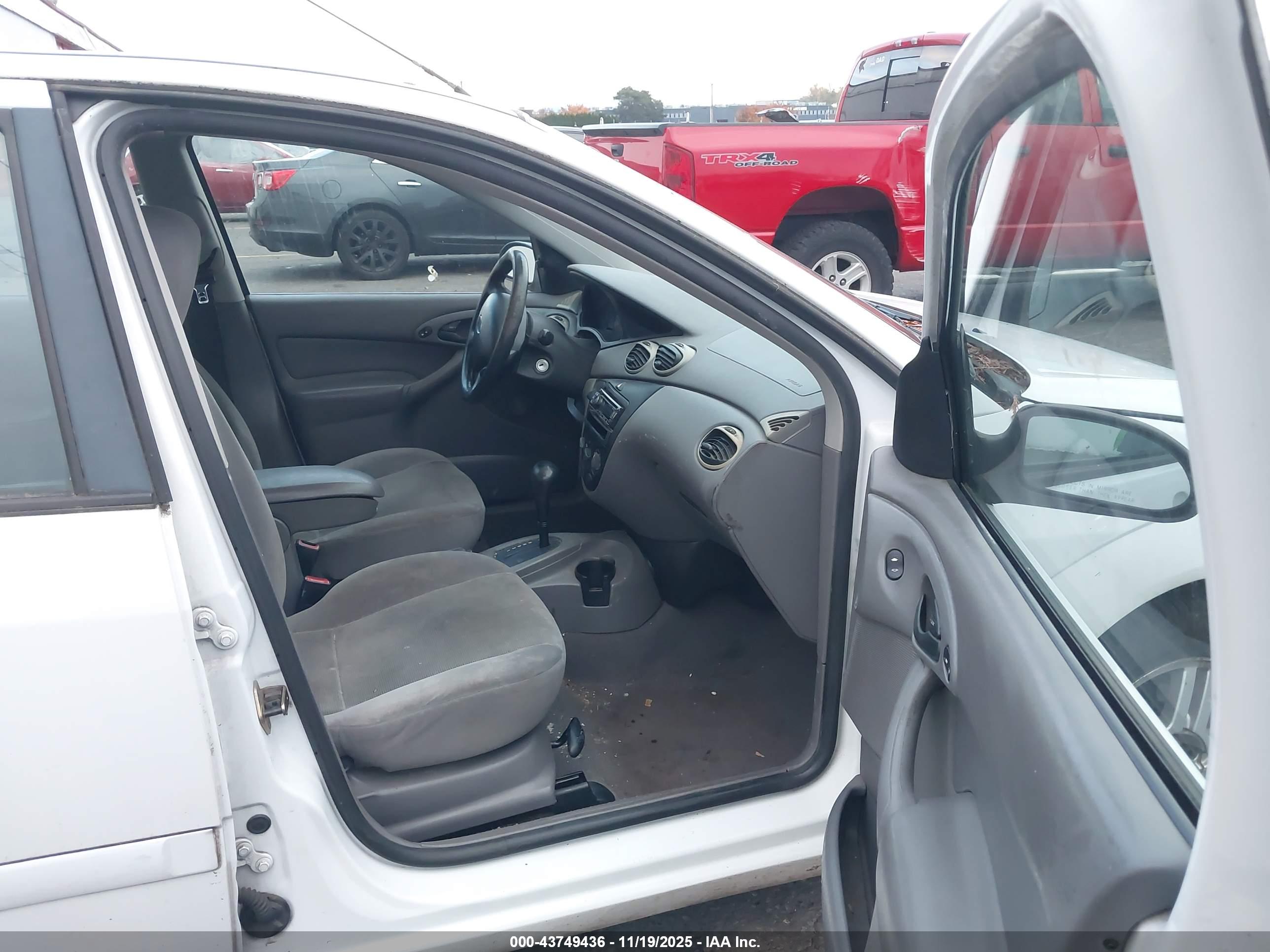 FORD FOCUS image 5