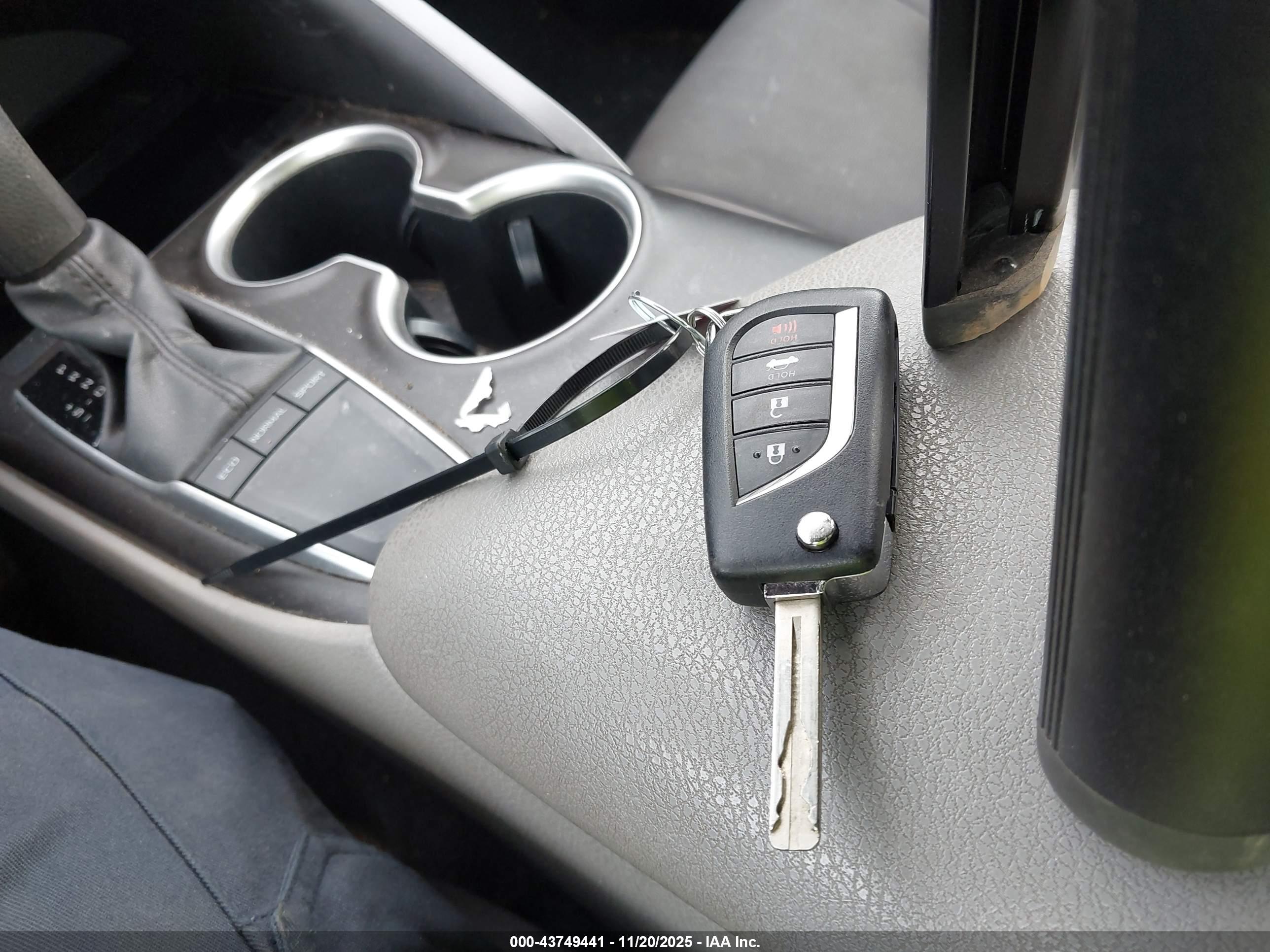 TOYOTA CAMRY image 11
