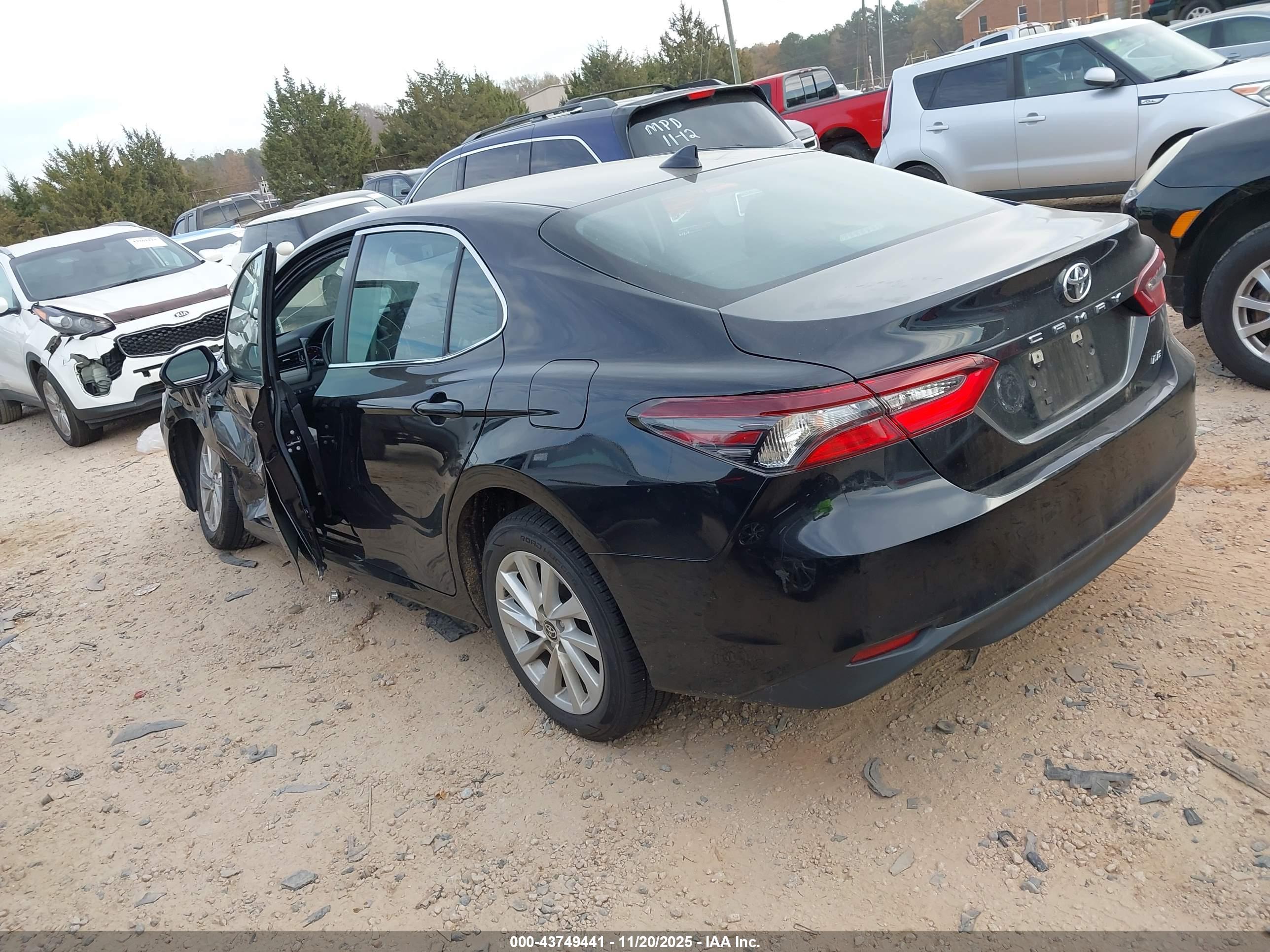 TOYOTA CAMRY image 3