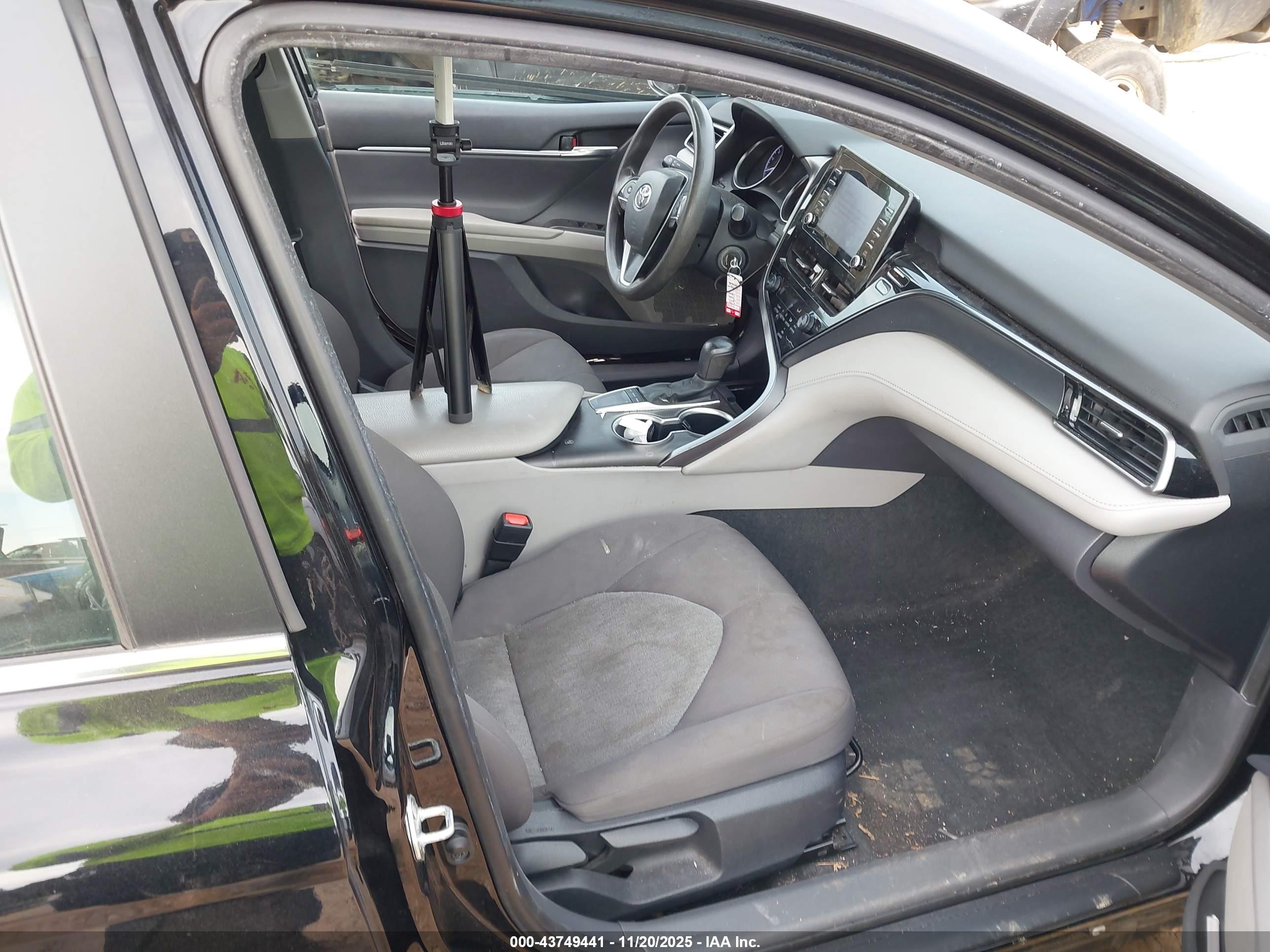 TOYOTA CAMRY image 5
