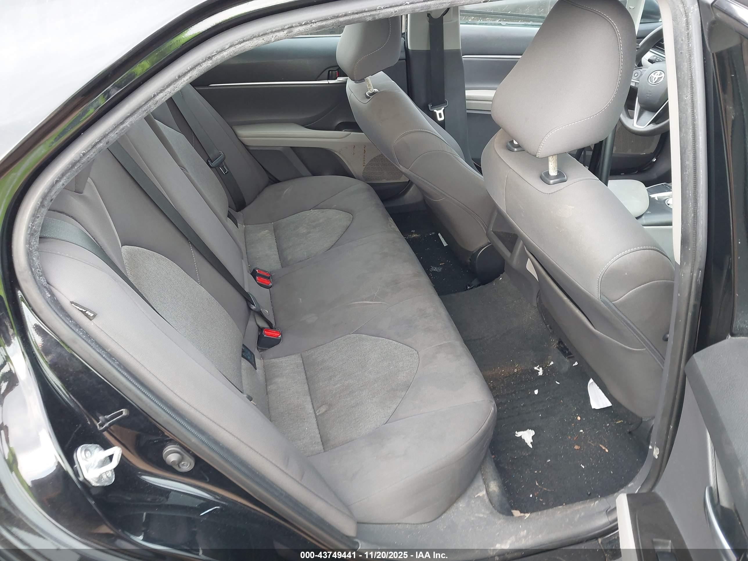 TOYOTA CAMRY image 8