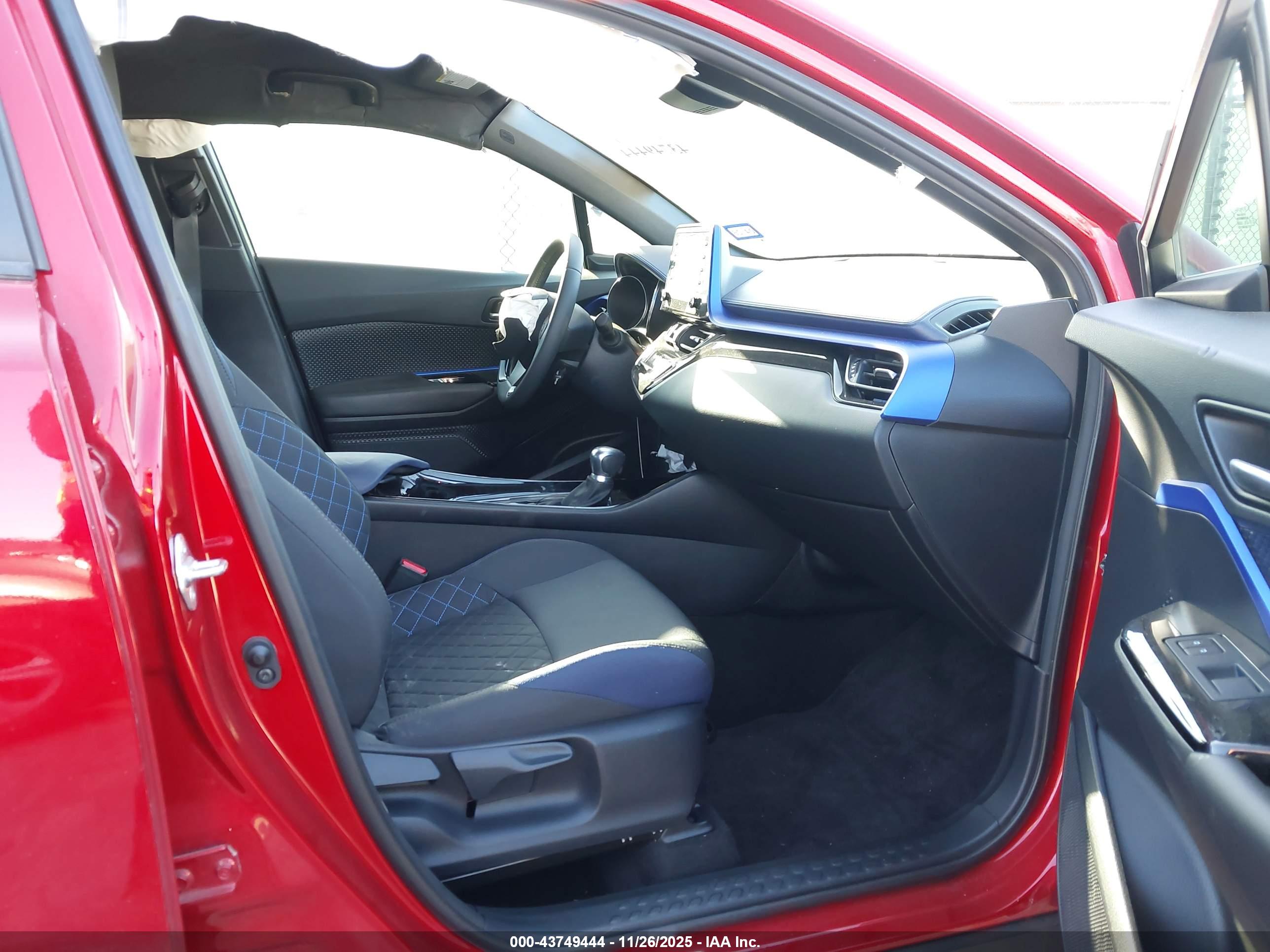TOYOTA C-HR image 5