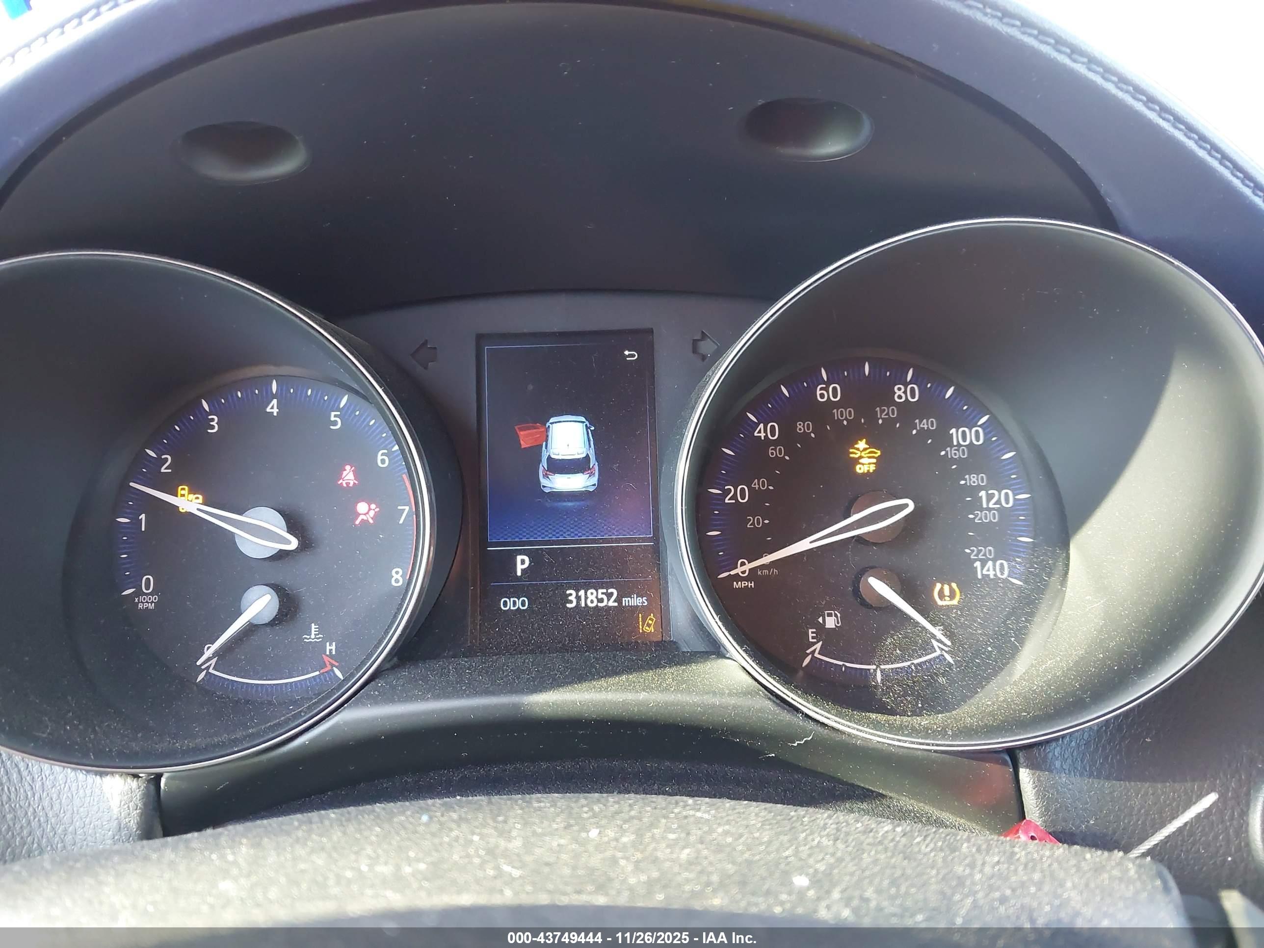 TOYOTA C-HR image 7