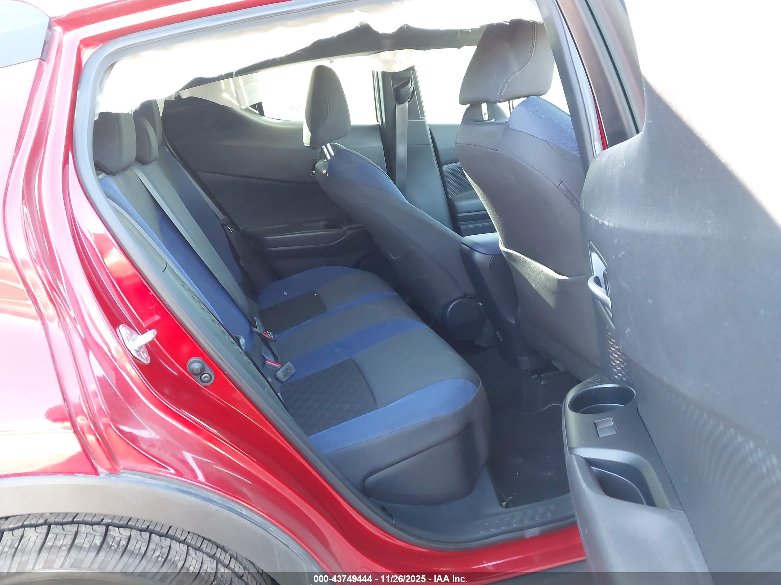 TOYOTA C-HR image 8