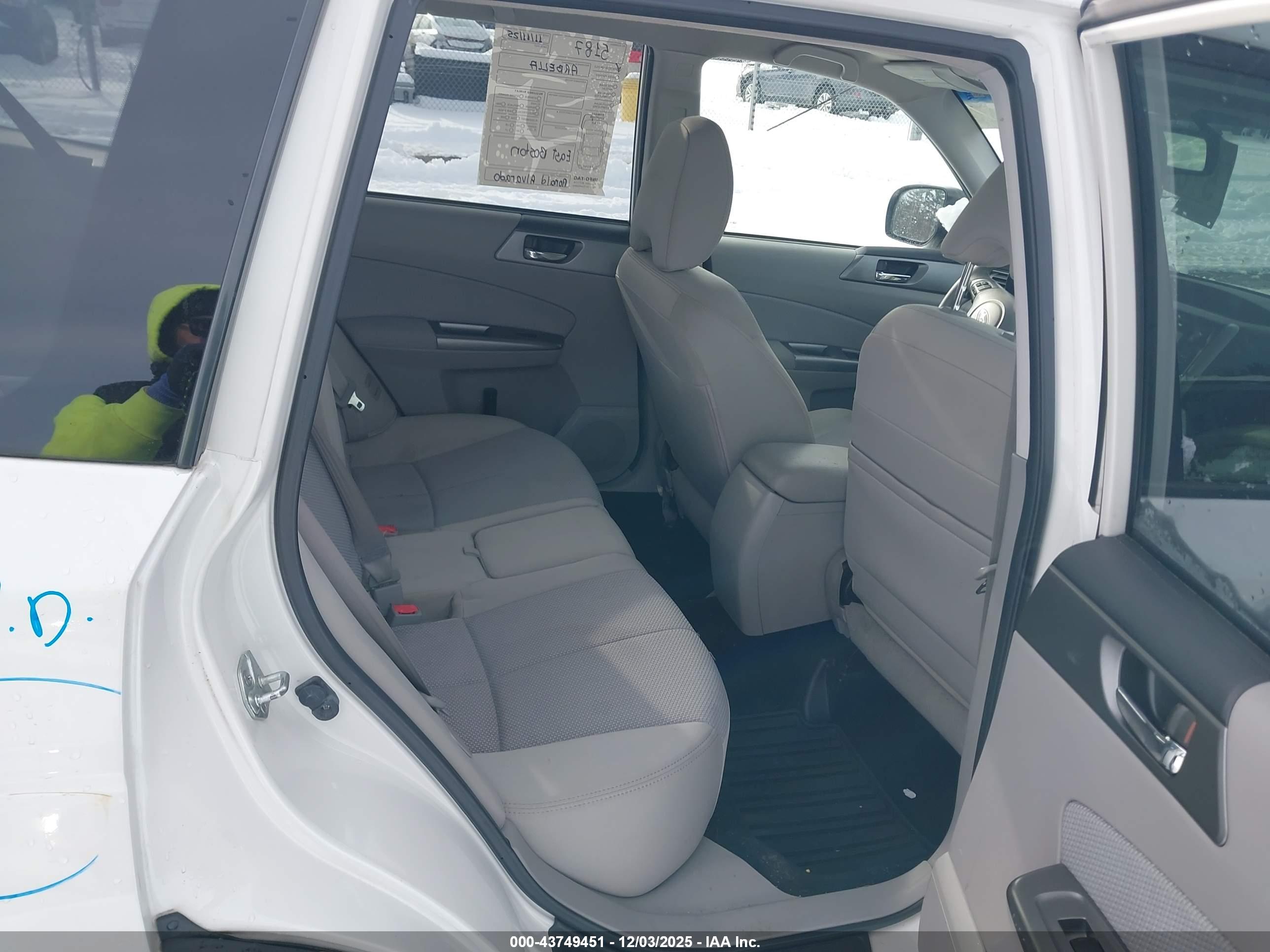 SUBARU FORESTER image 8