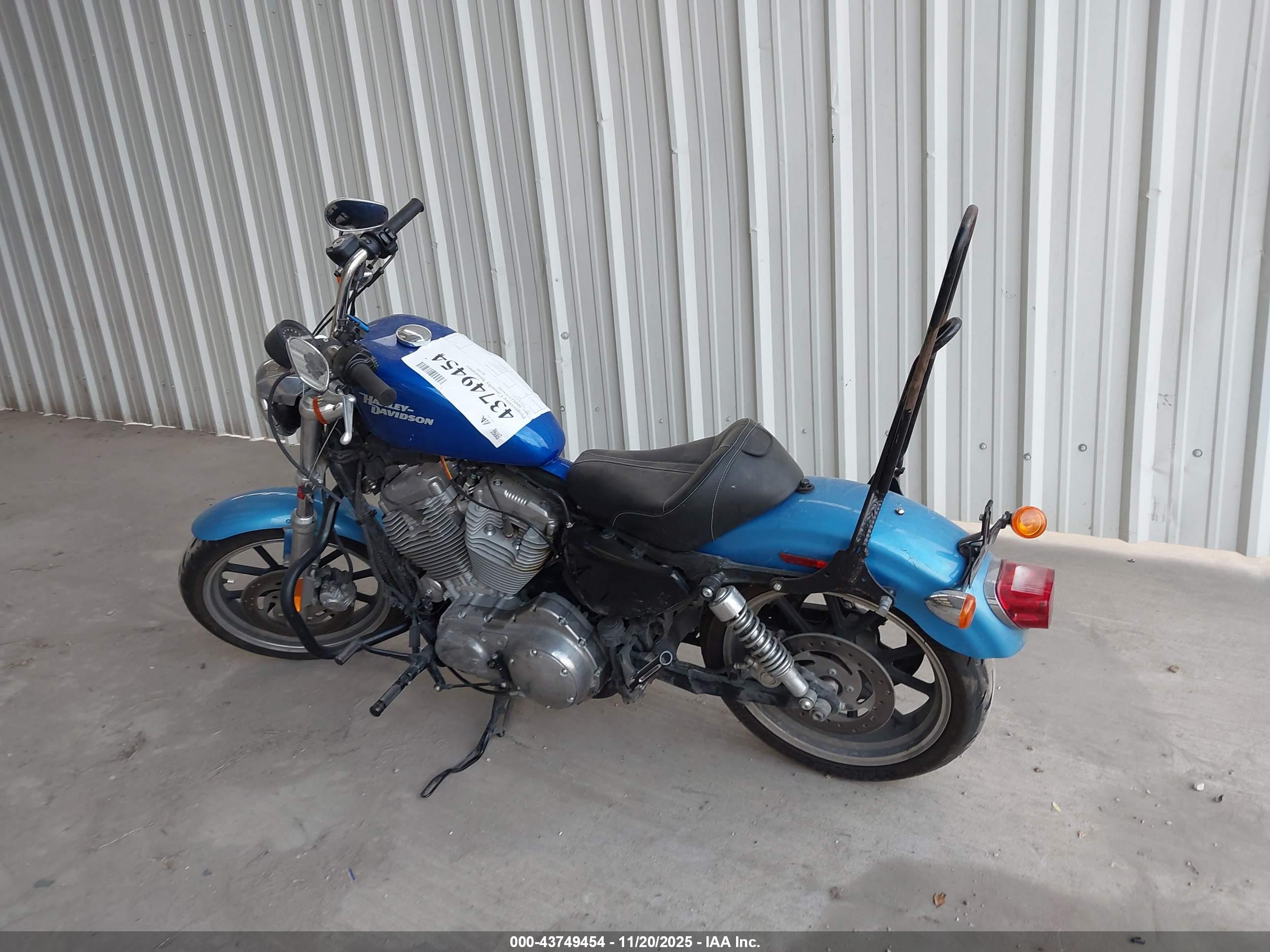 HARLEY-DAVIDSON XL883 image 3