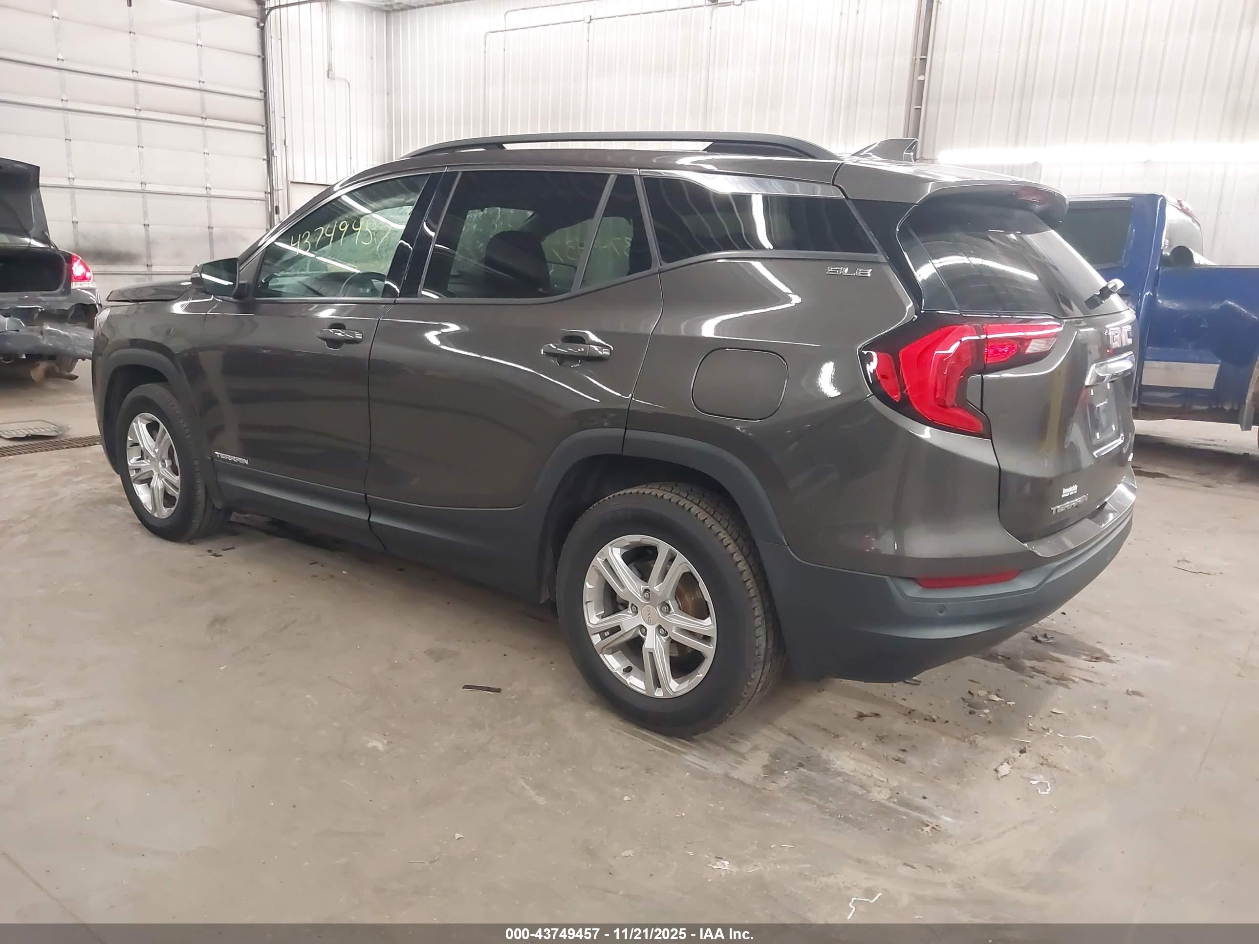 GMC TERRAIN image 3
