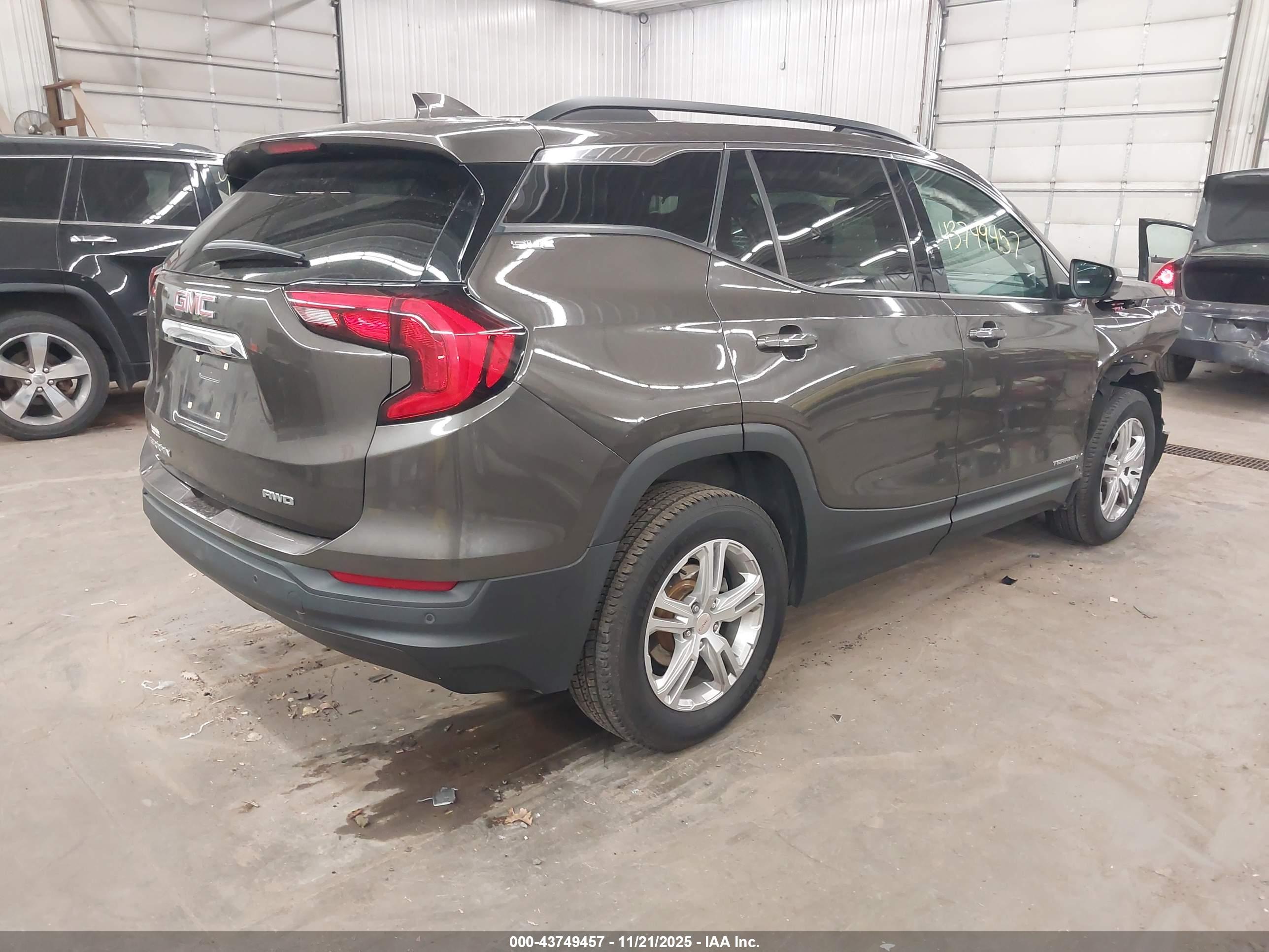 GMC TERRAIN image 4