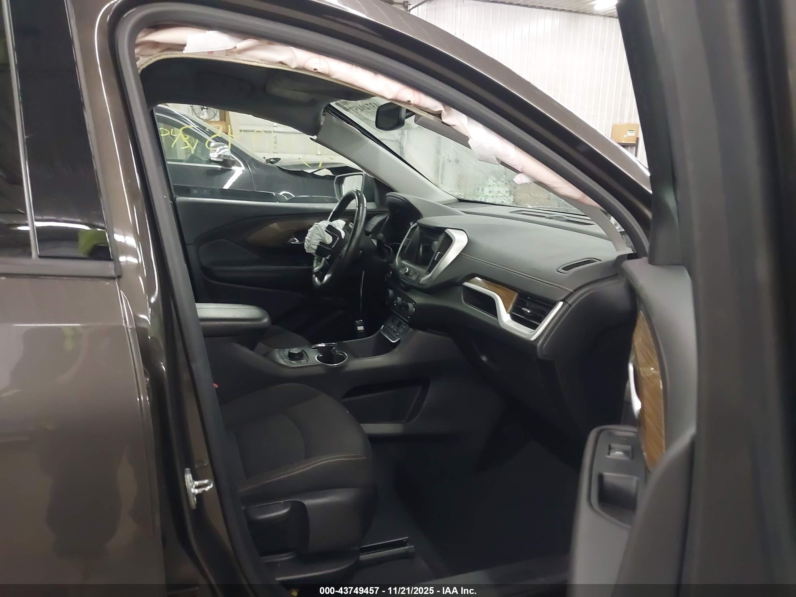 GMC TERRAIN image 5