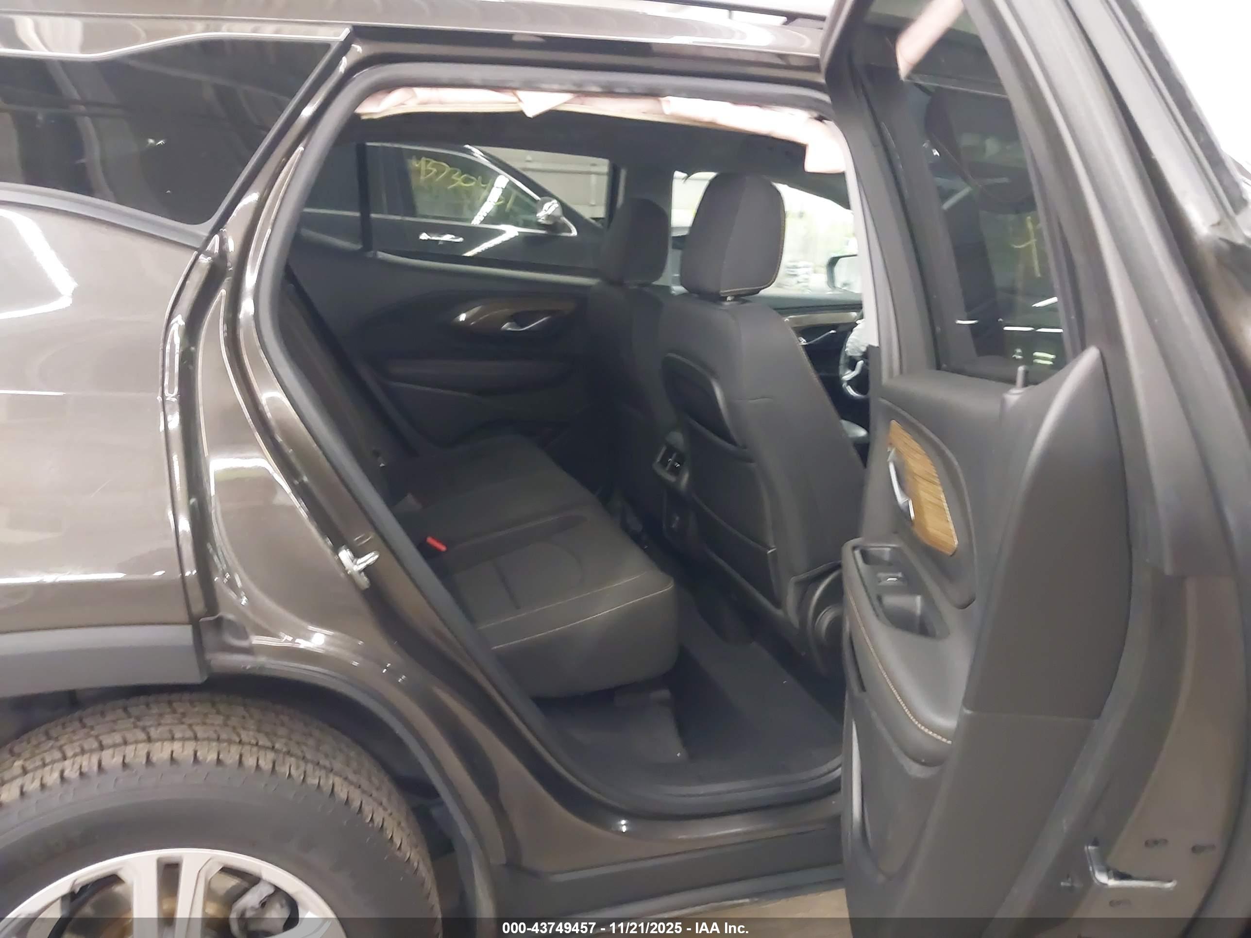 GMC TERRAIN image 8