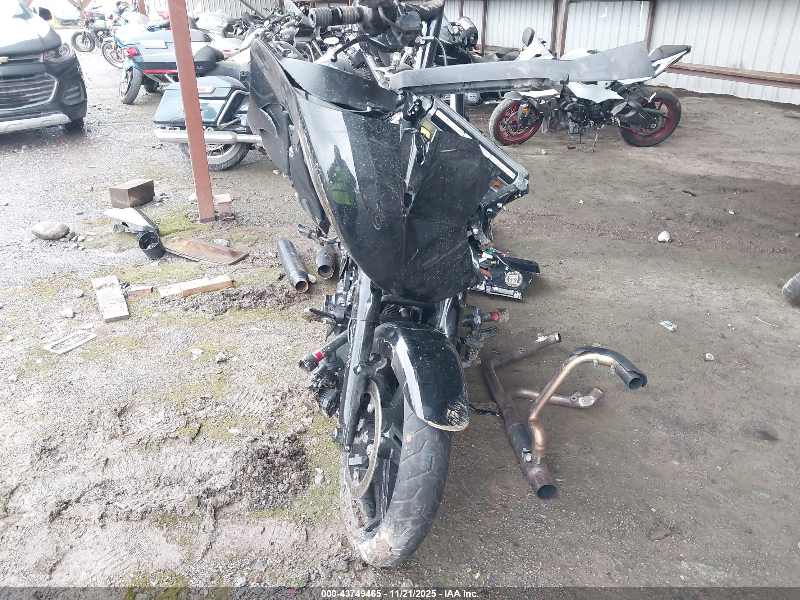 HARLEY-DAVIDSON FLTRX image 5