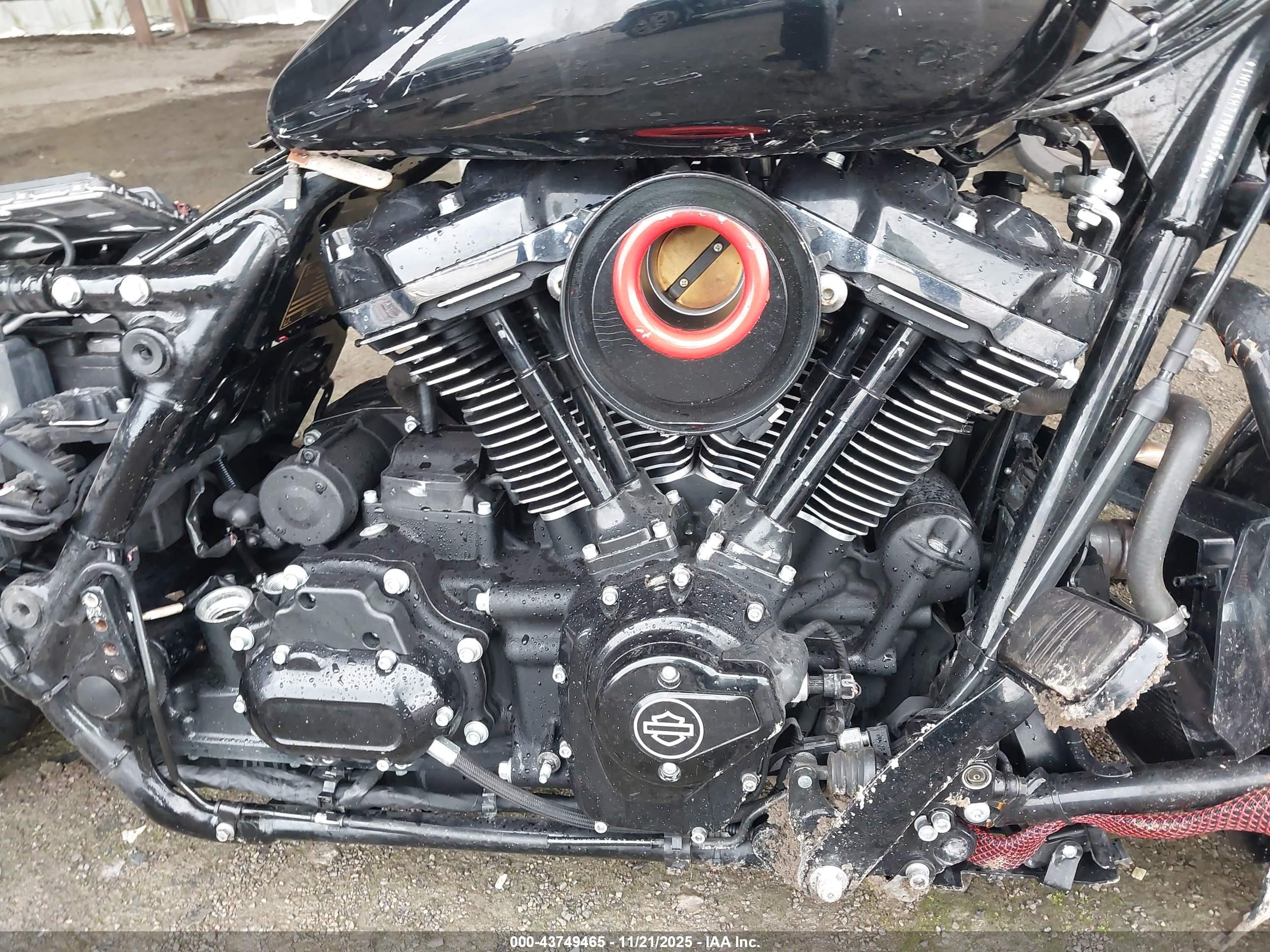 HARLEY-DAVIDSON FLTRX image 8