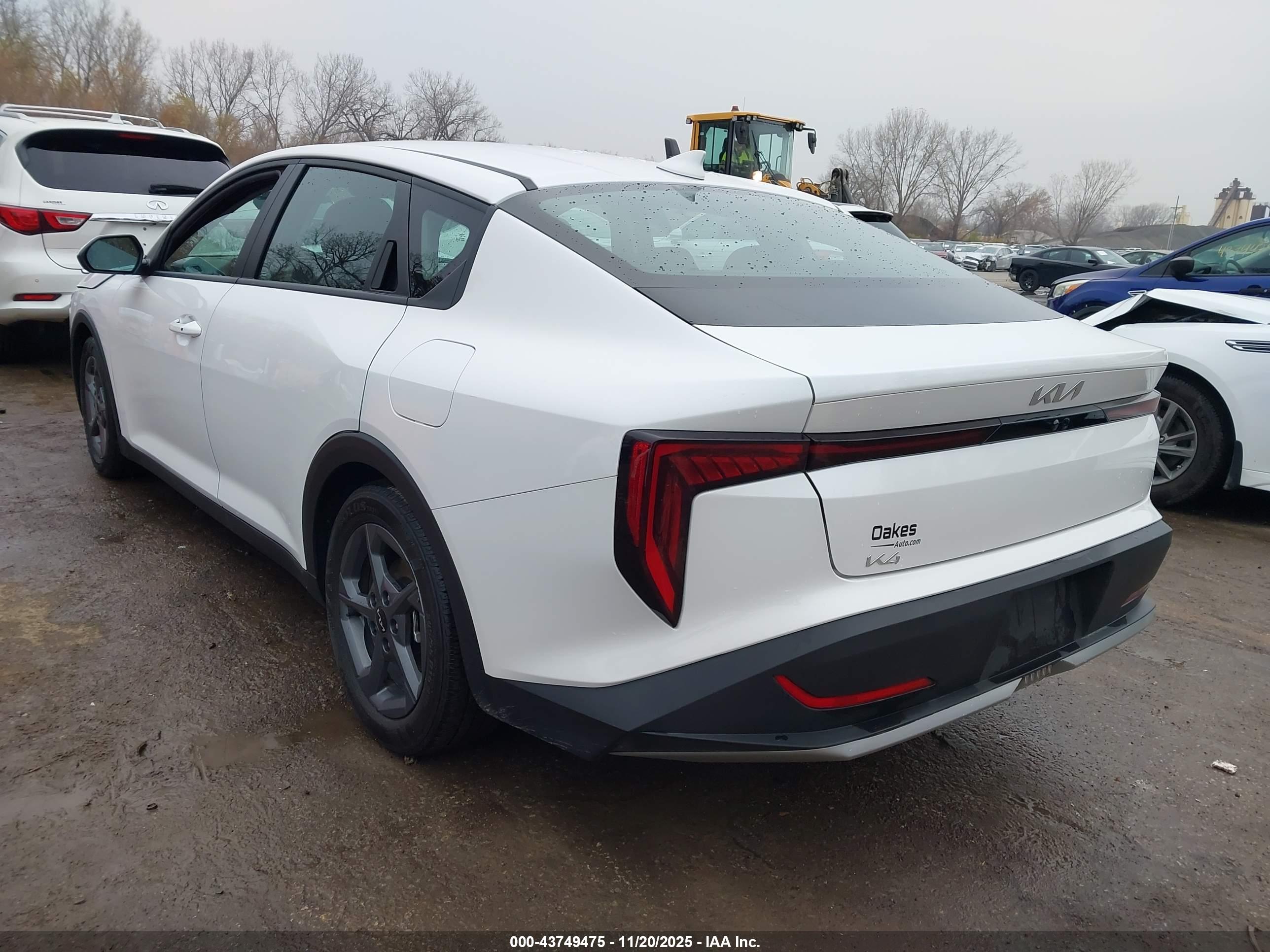 KIA K4 image 3