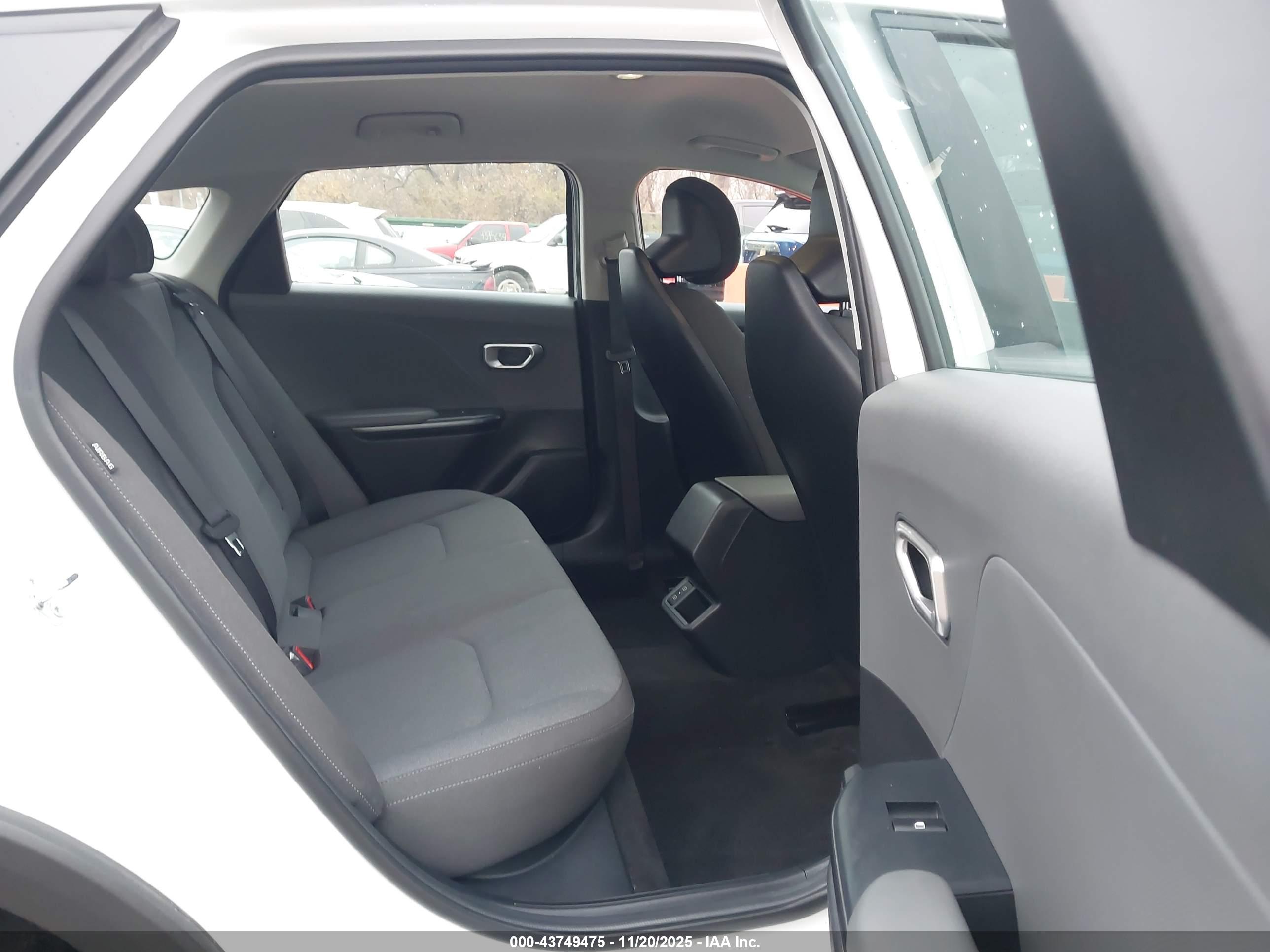 KIA K4 image 8
