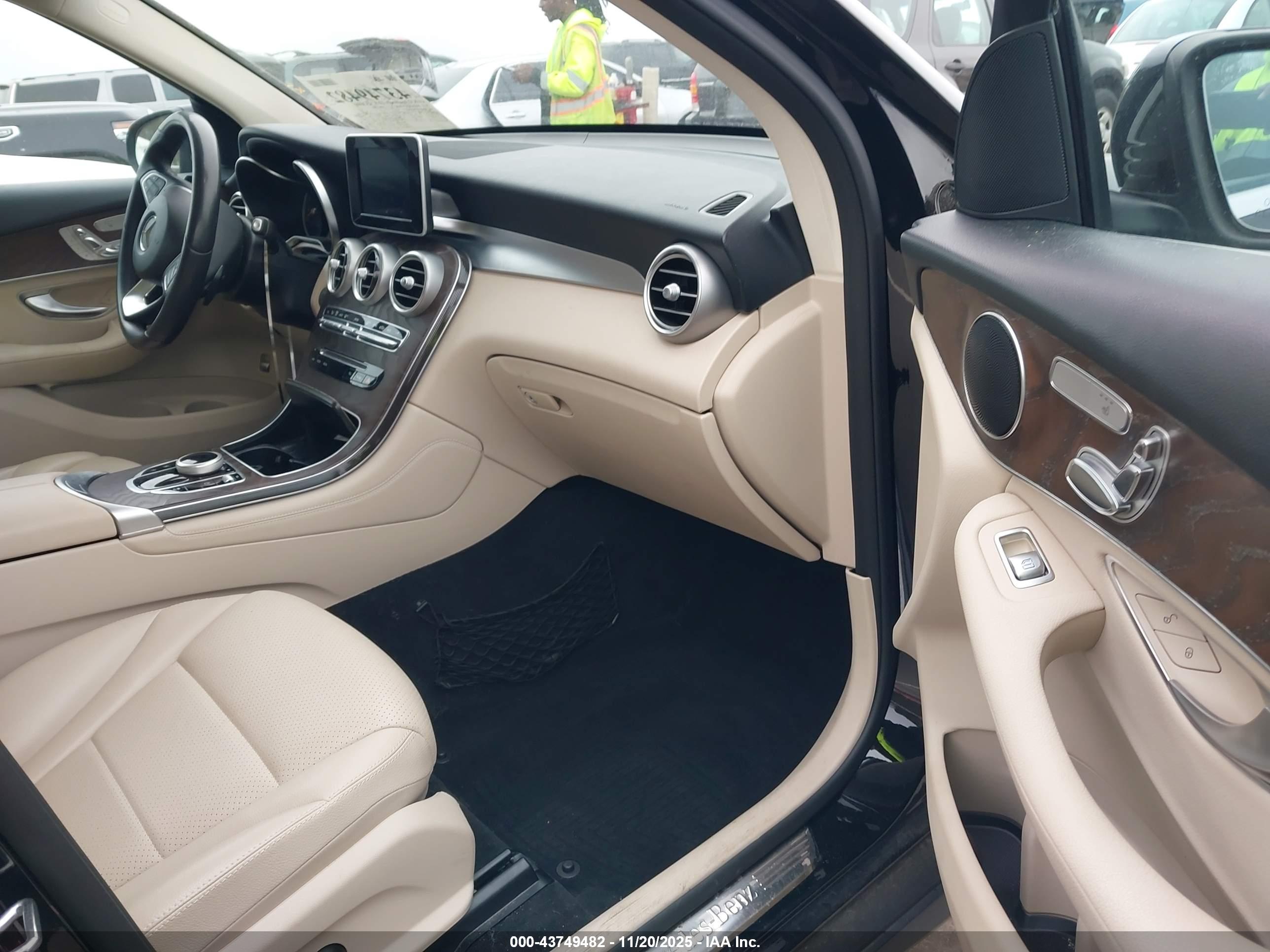 MERCEDES-BENZ GLC image 5