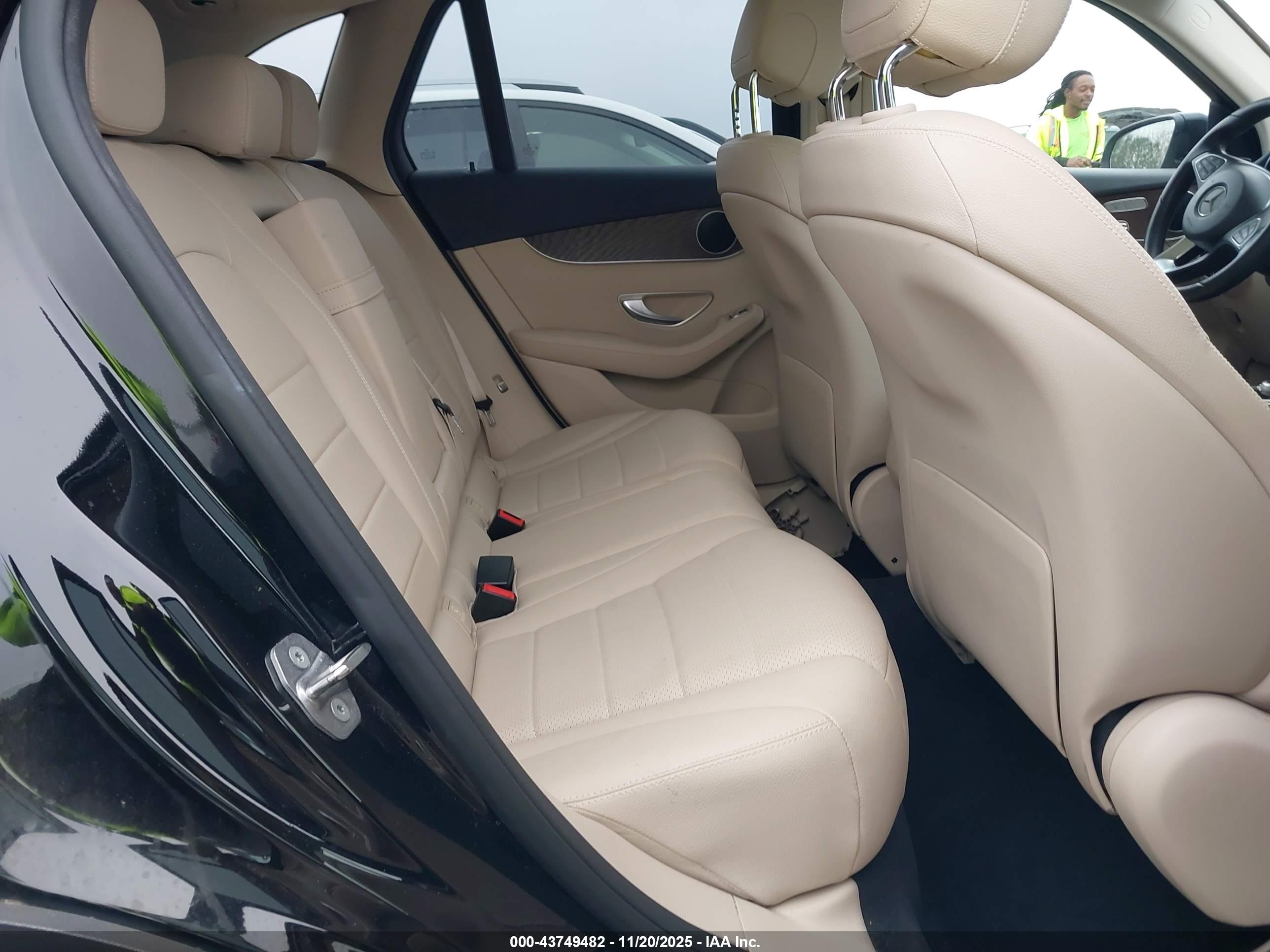 MERCEDES-BENZ GLC image 8