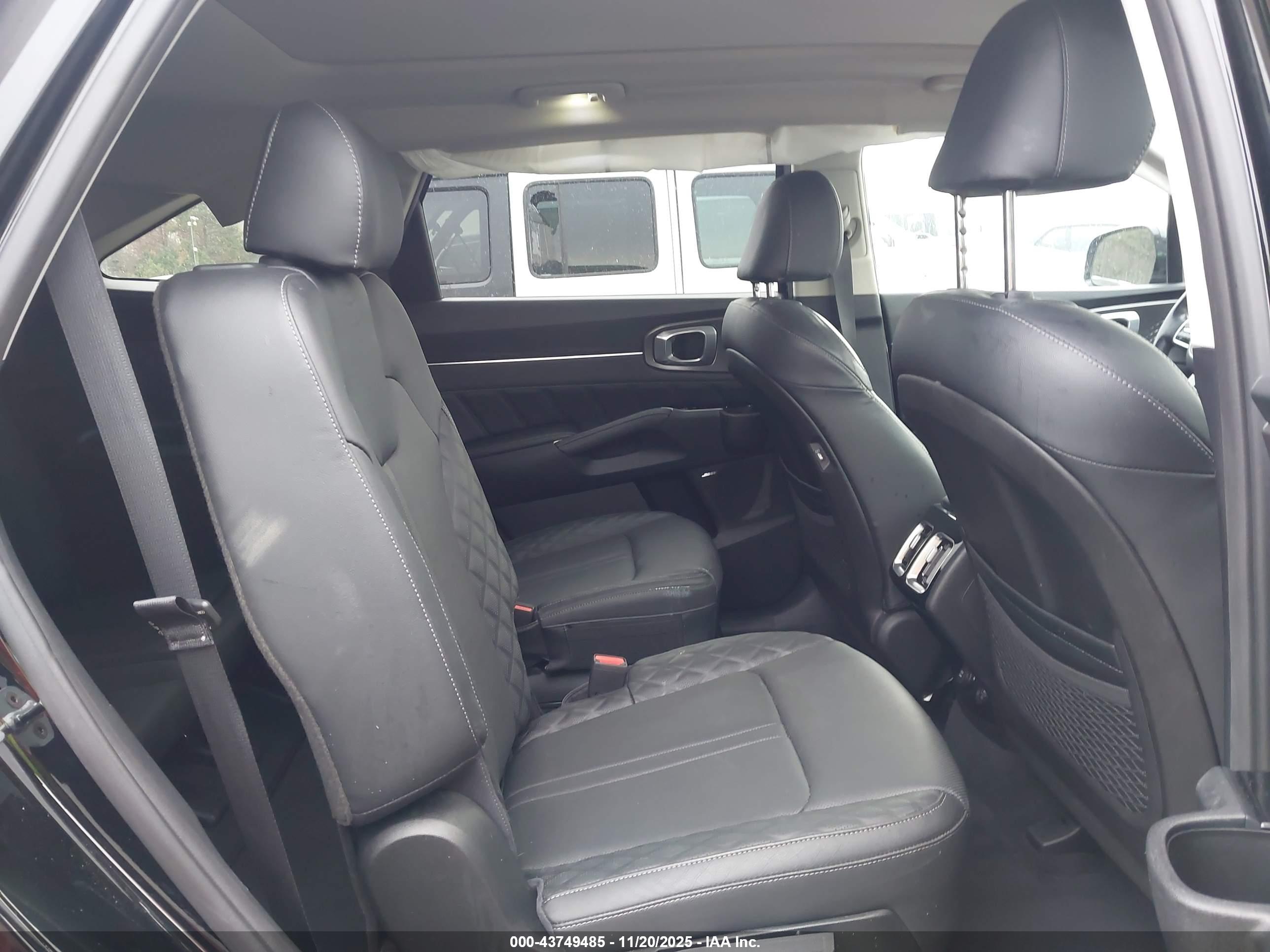 KIA SORENTO image 8