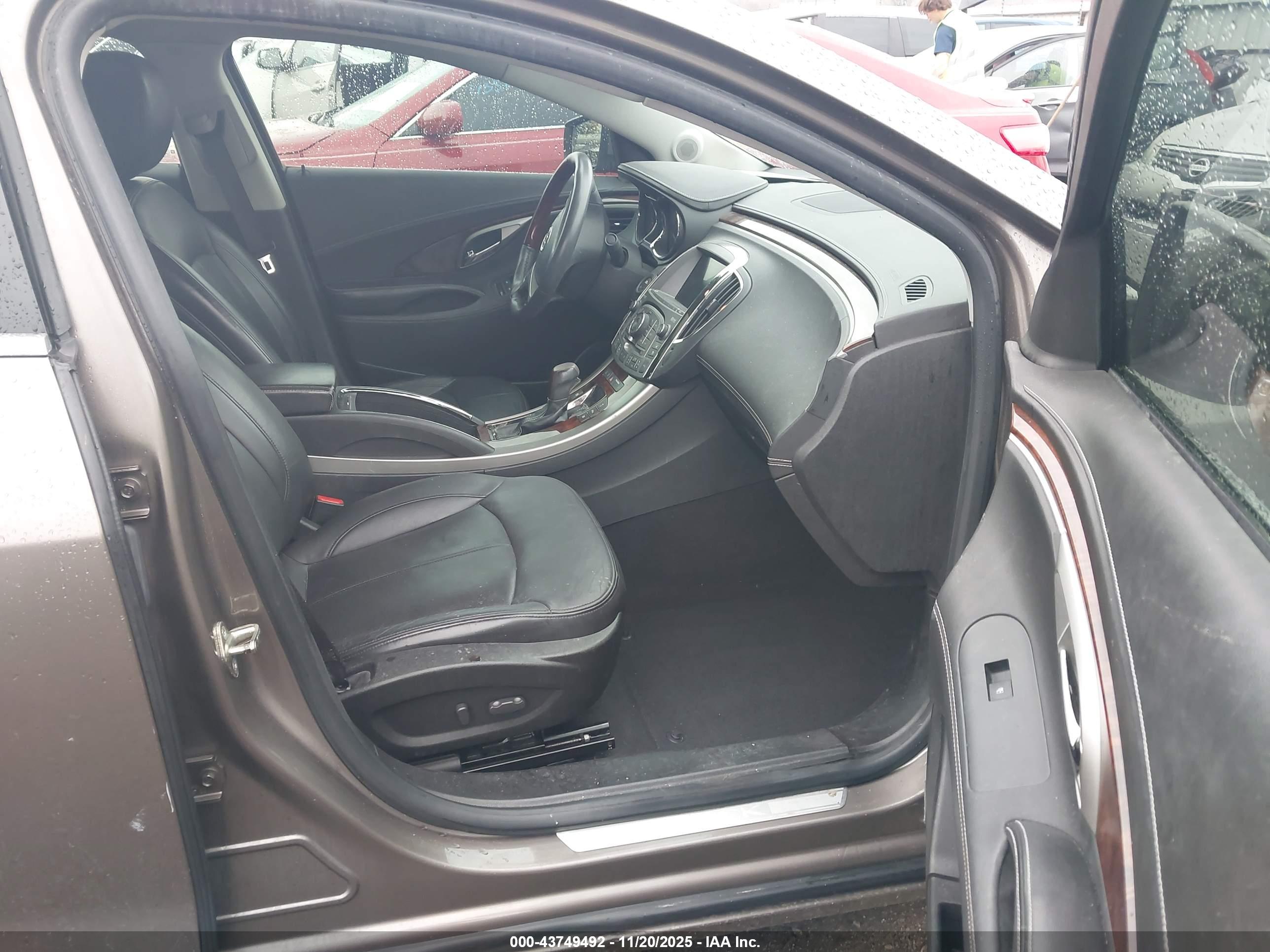 BUICK LACROSSE image 5