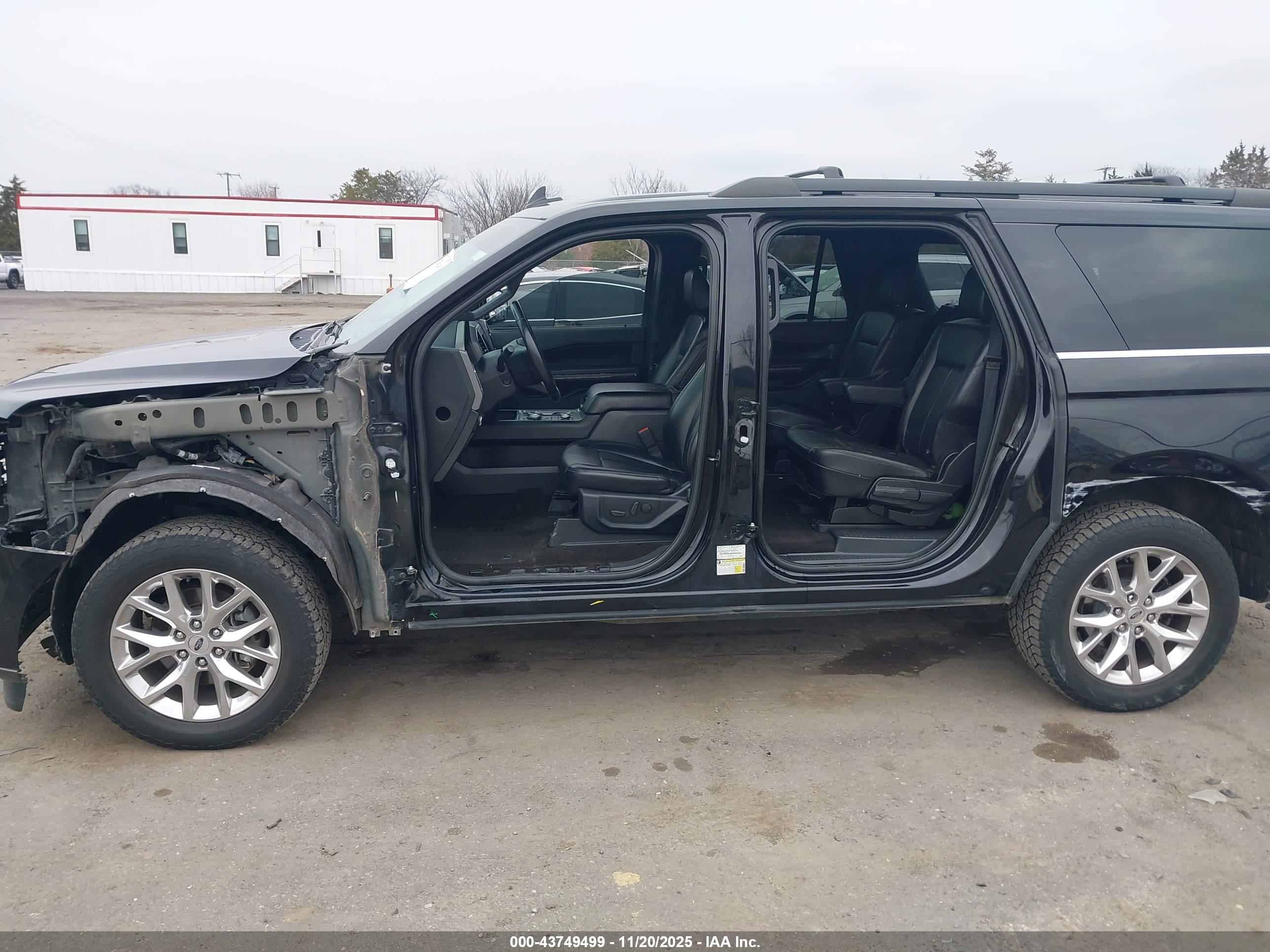 FORD EXPEDITION image 6