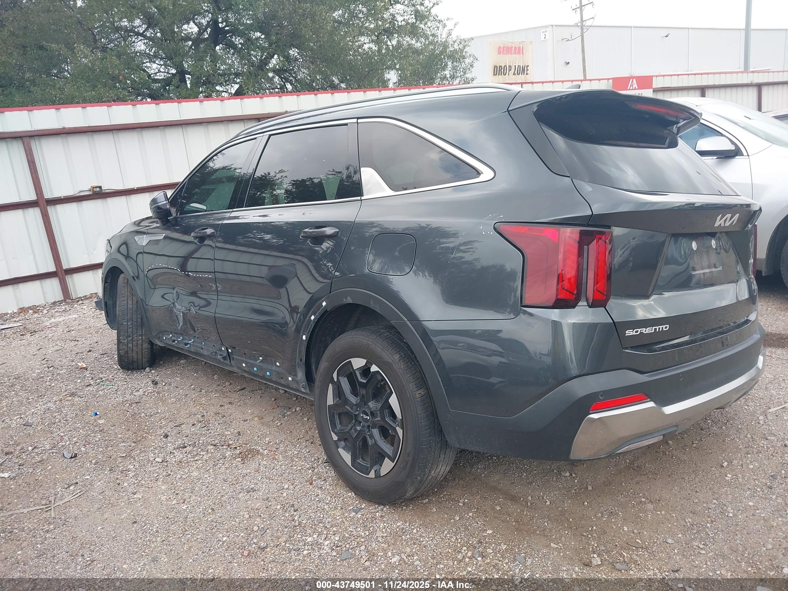 KIA SORENTO image 3