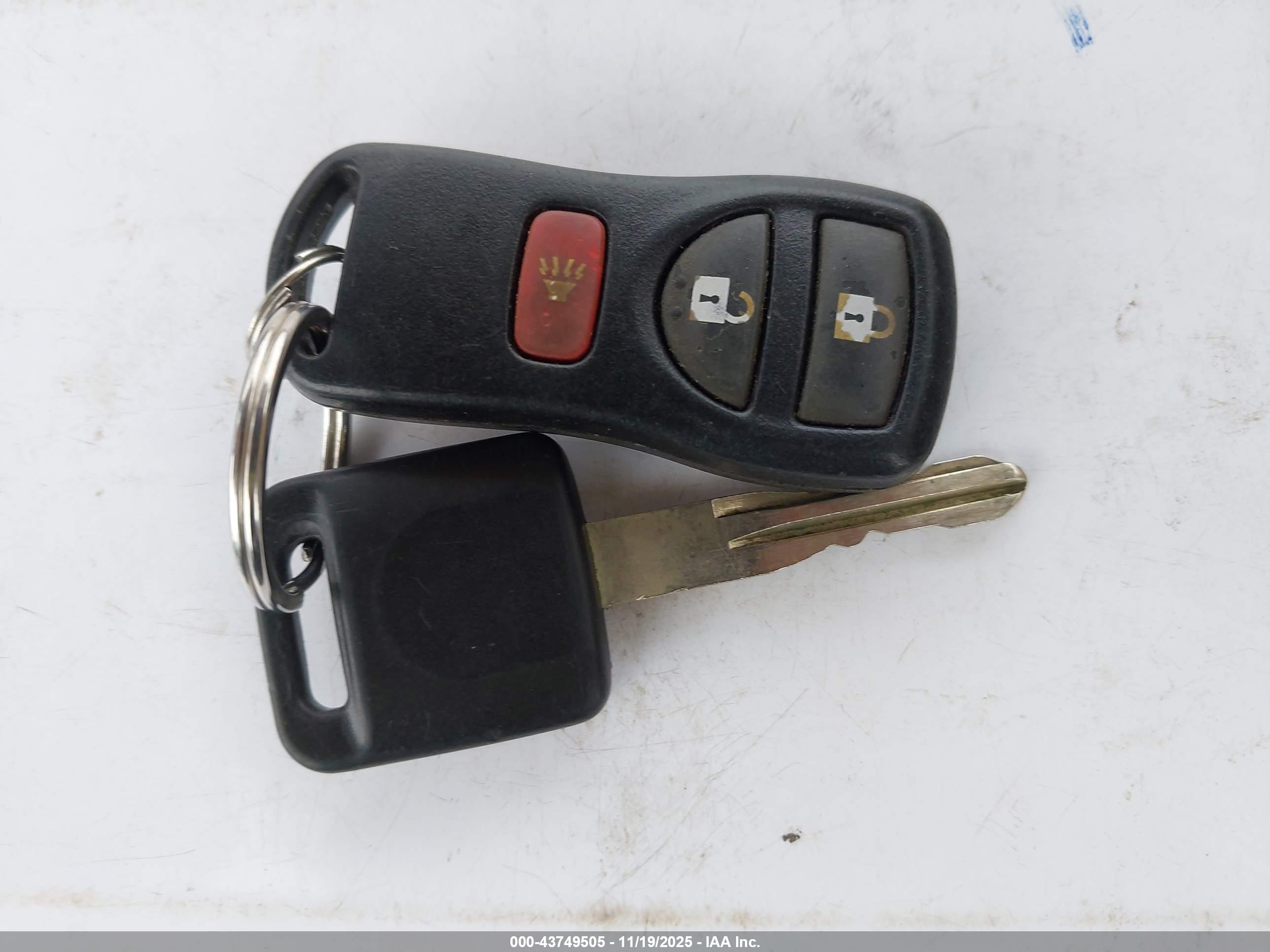 NISSAN VERSA image 11