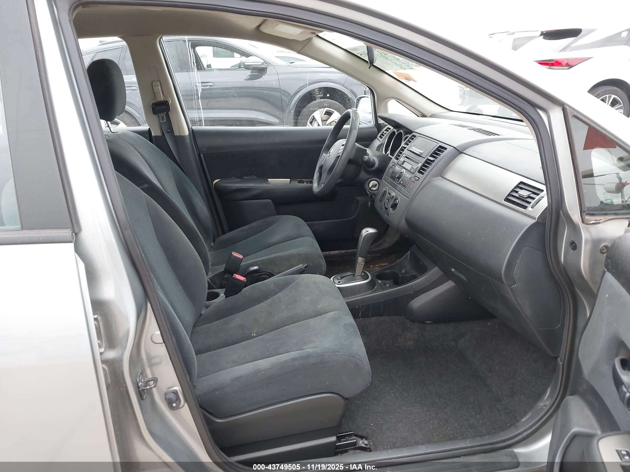 NISSAN VERSA image 5