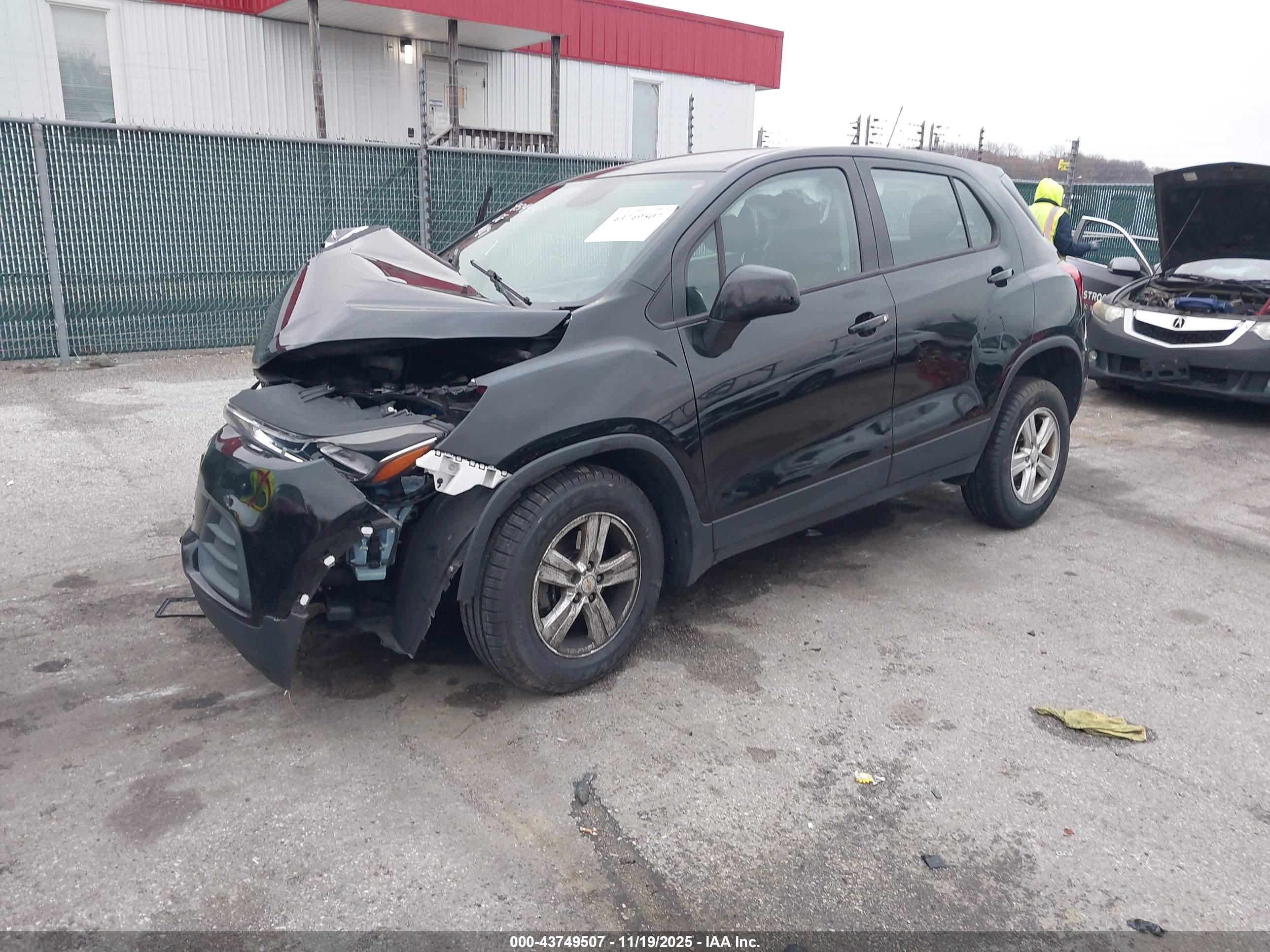 CHEVROLET TRAX image 2