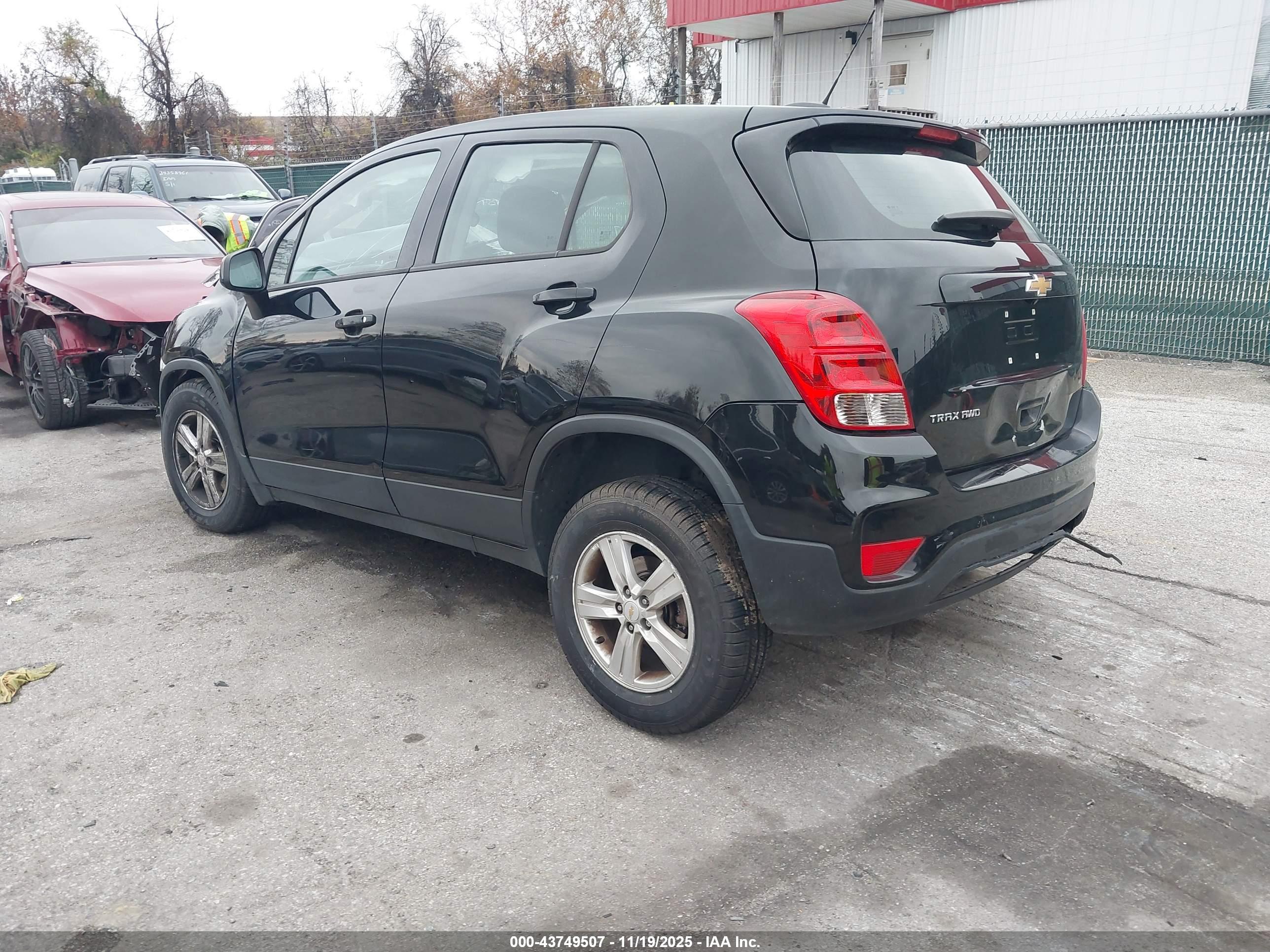 CHEVROLET TRAX image 3