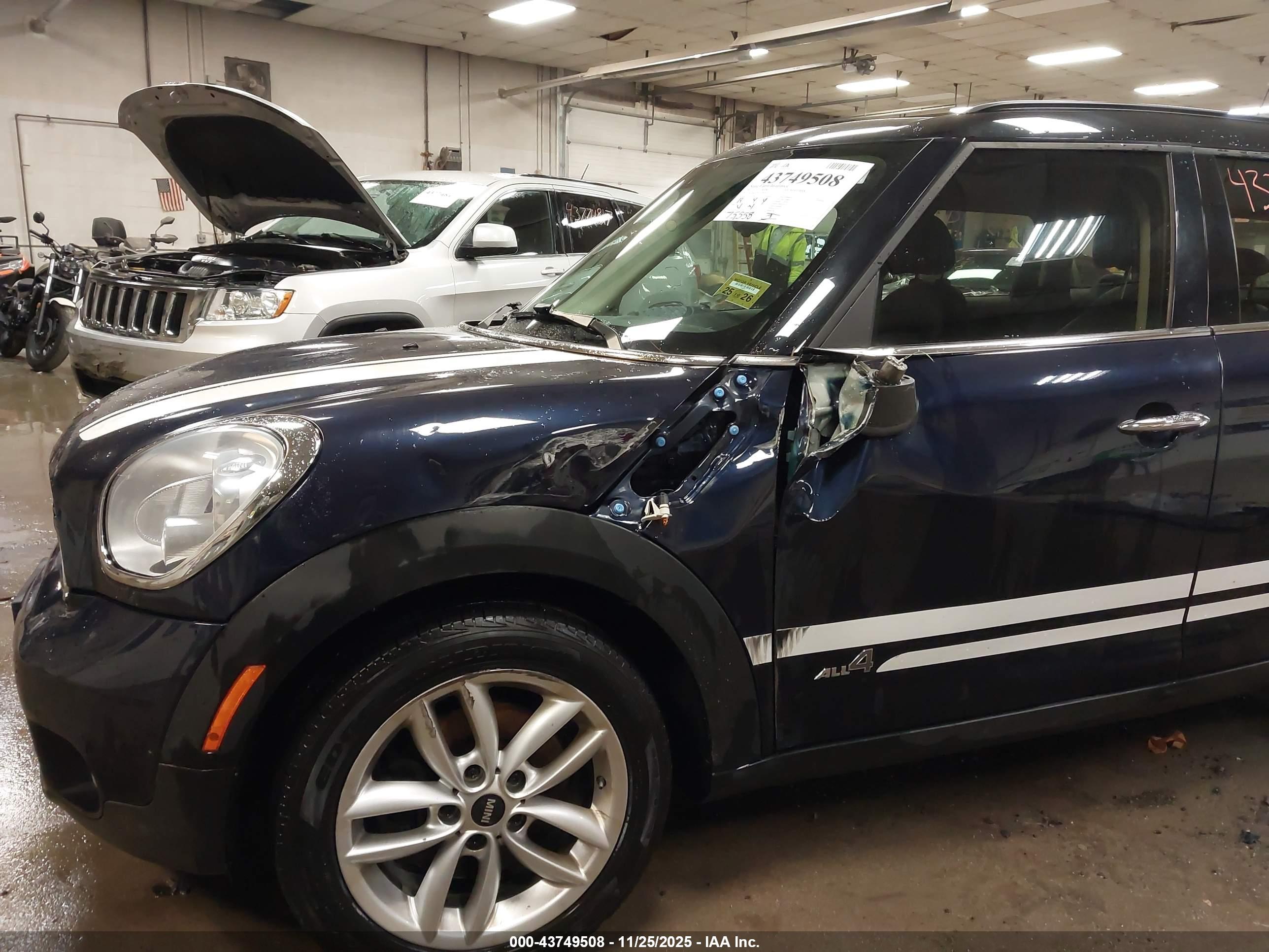 MINI COUNTRYMAN image 6