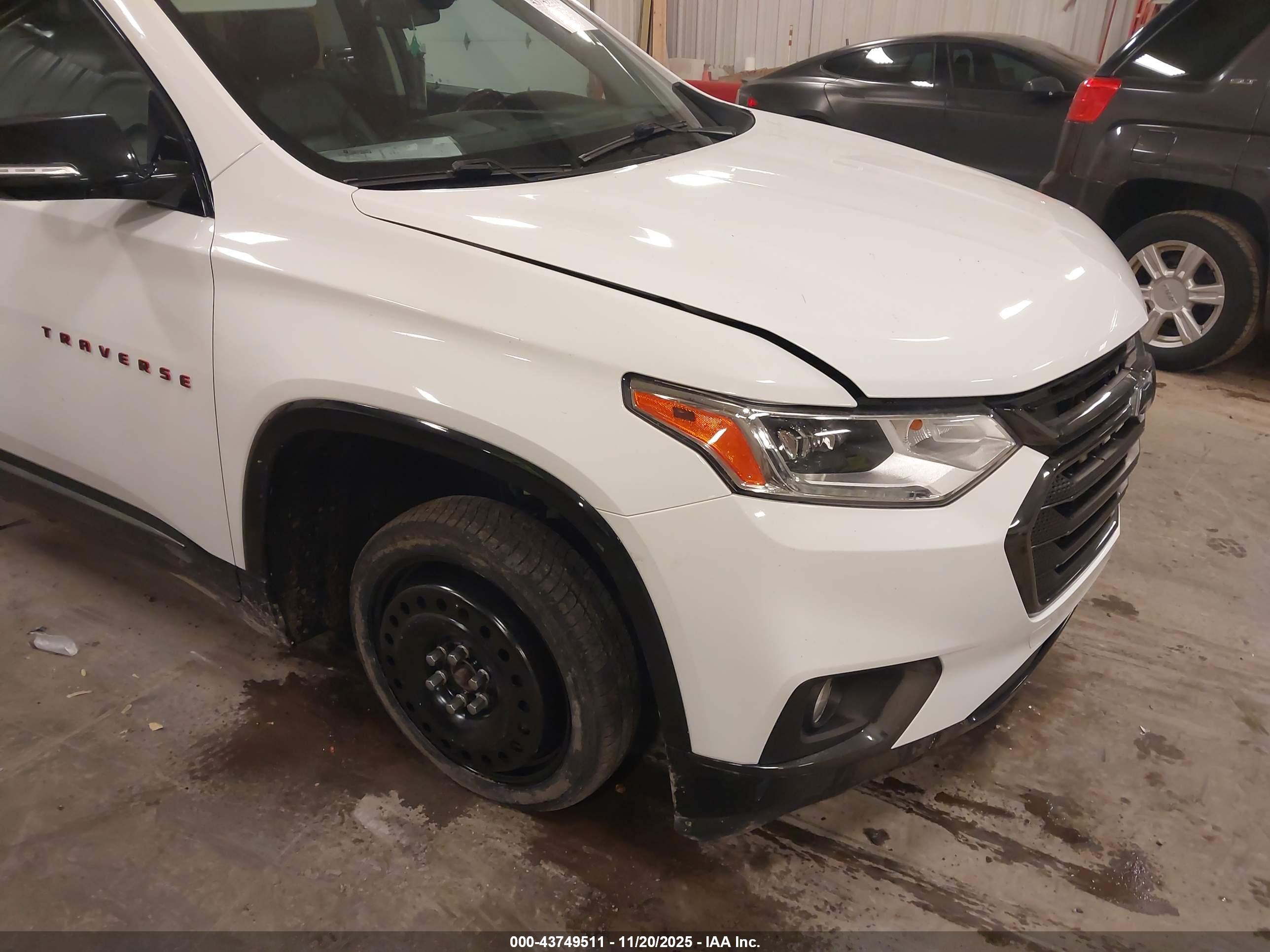 CHEVROLET TRAVERSE image 6