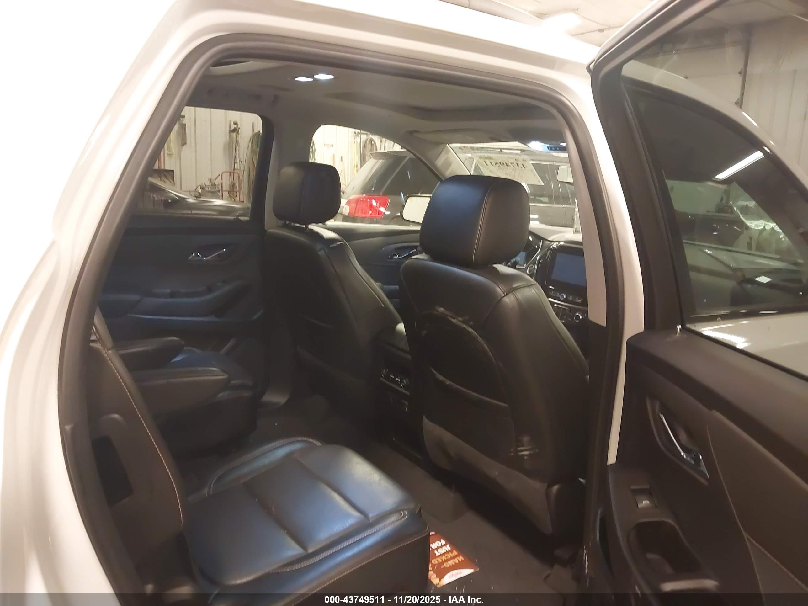CHEVROLET TRAVERSE image 8