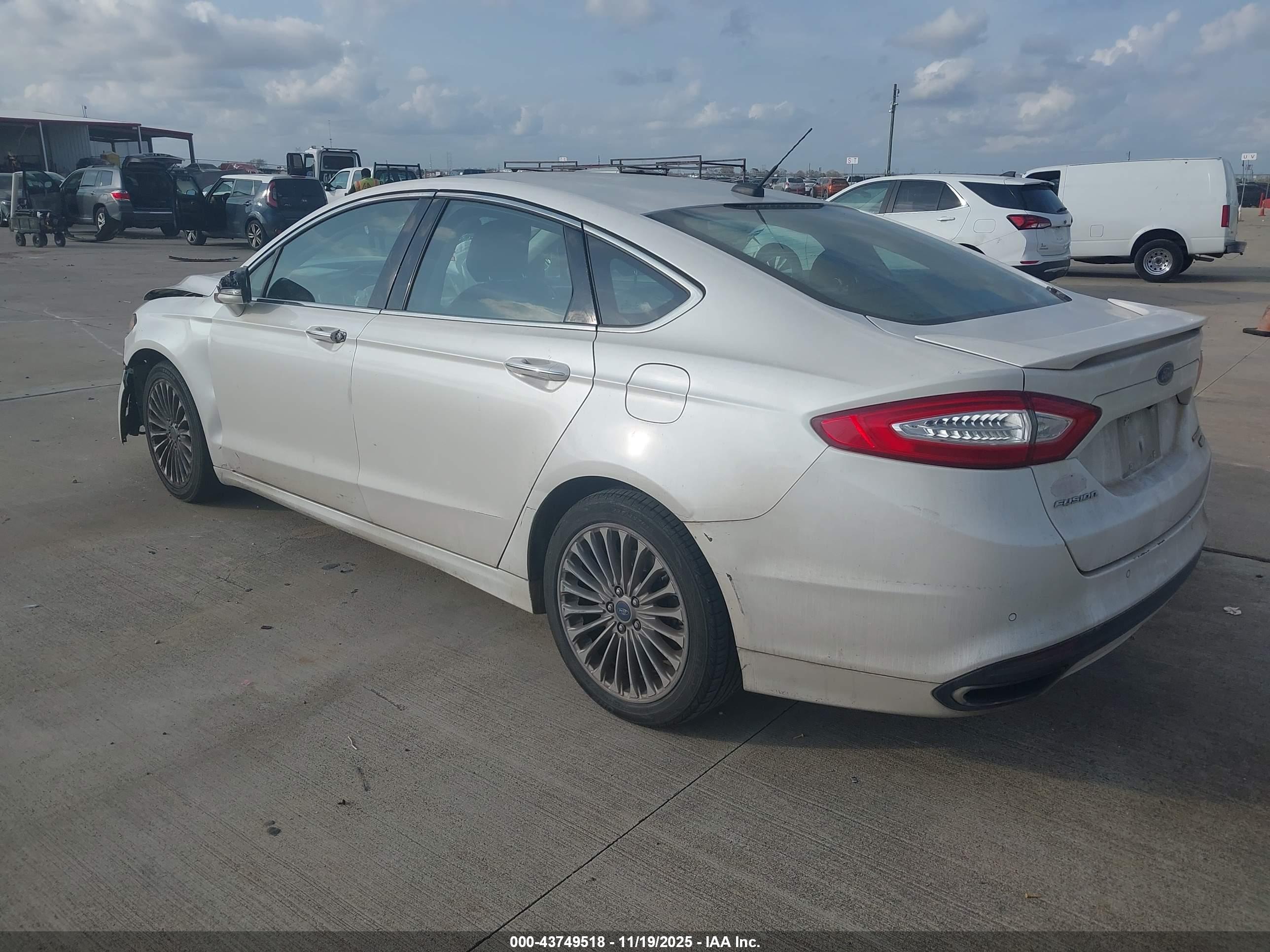 FORD FUSION image 3