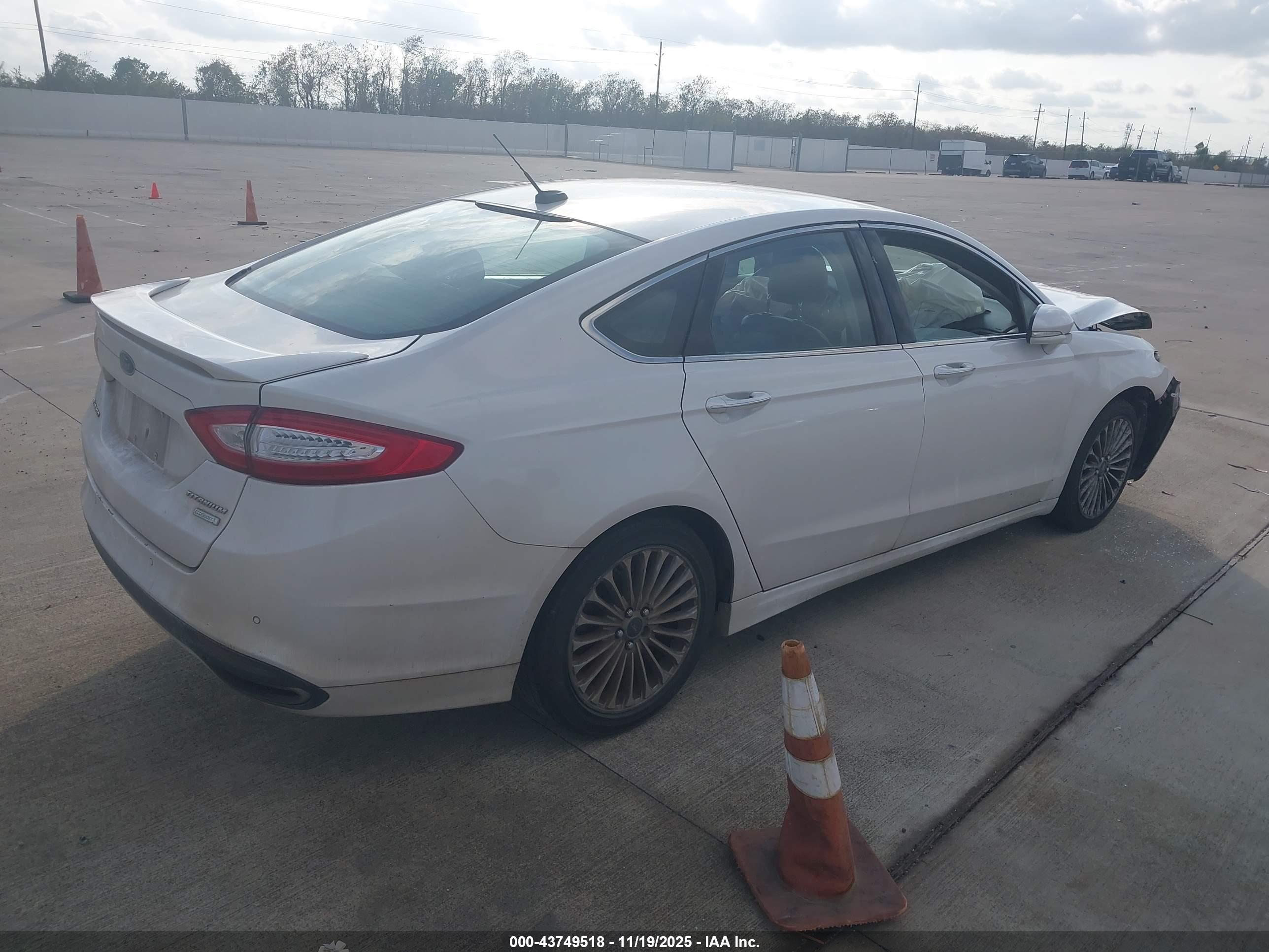 FORD FUSION image 4