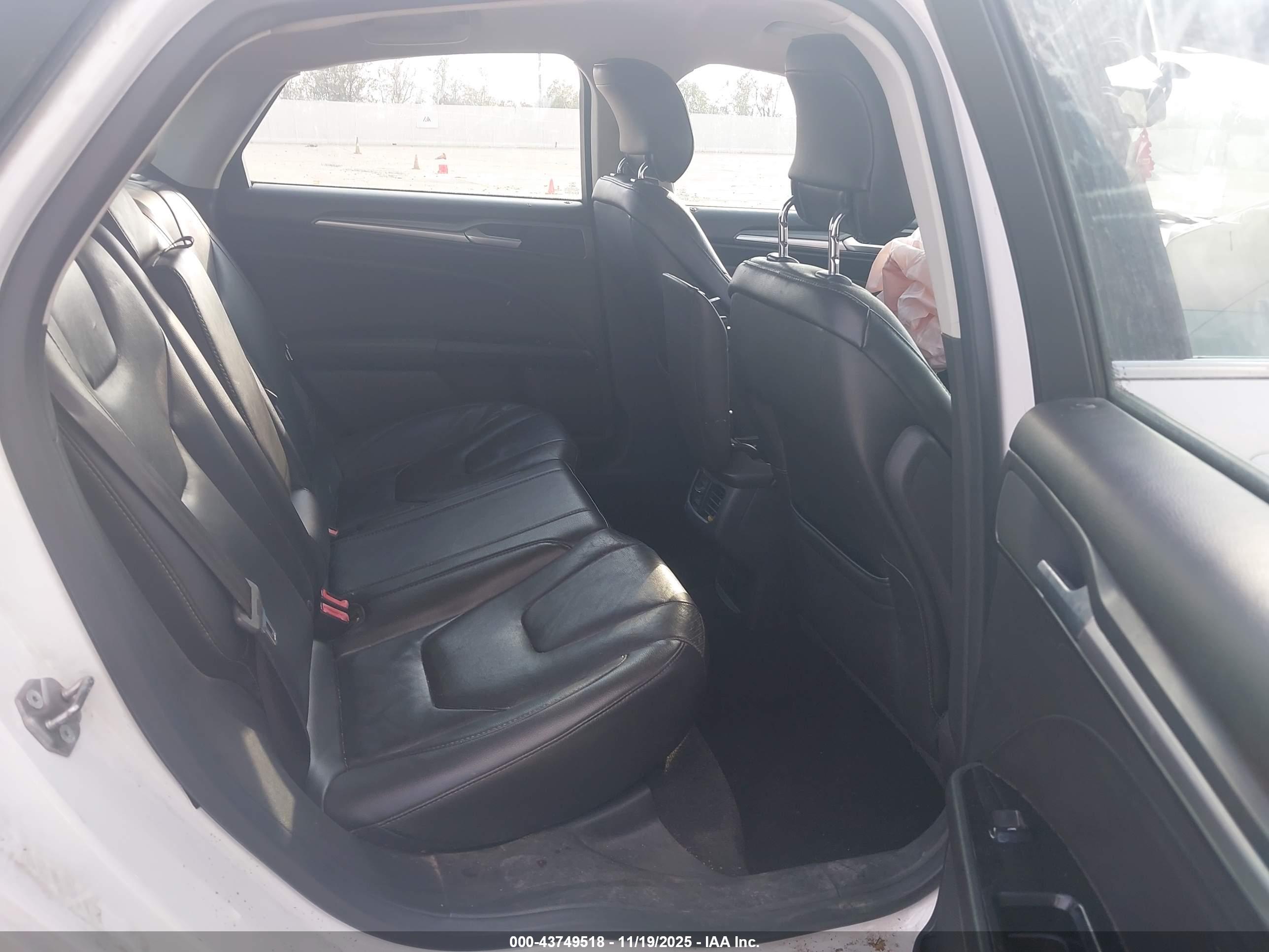 FORD FUSION image 8