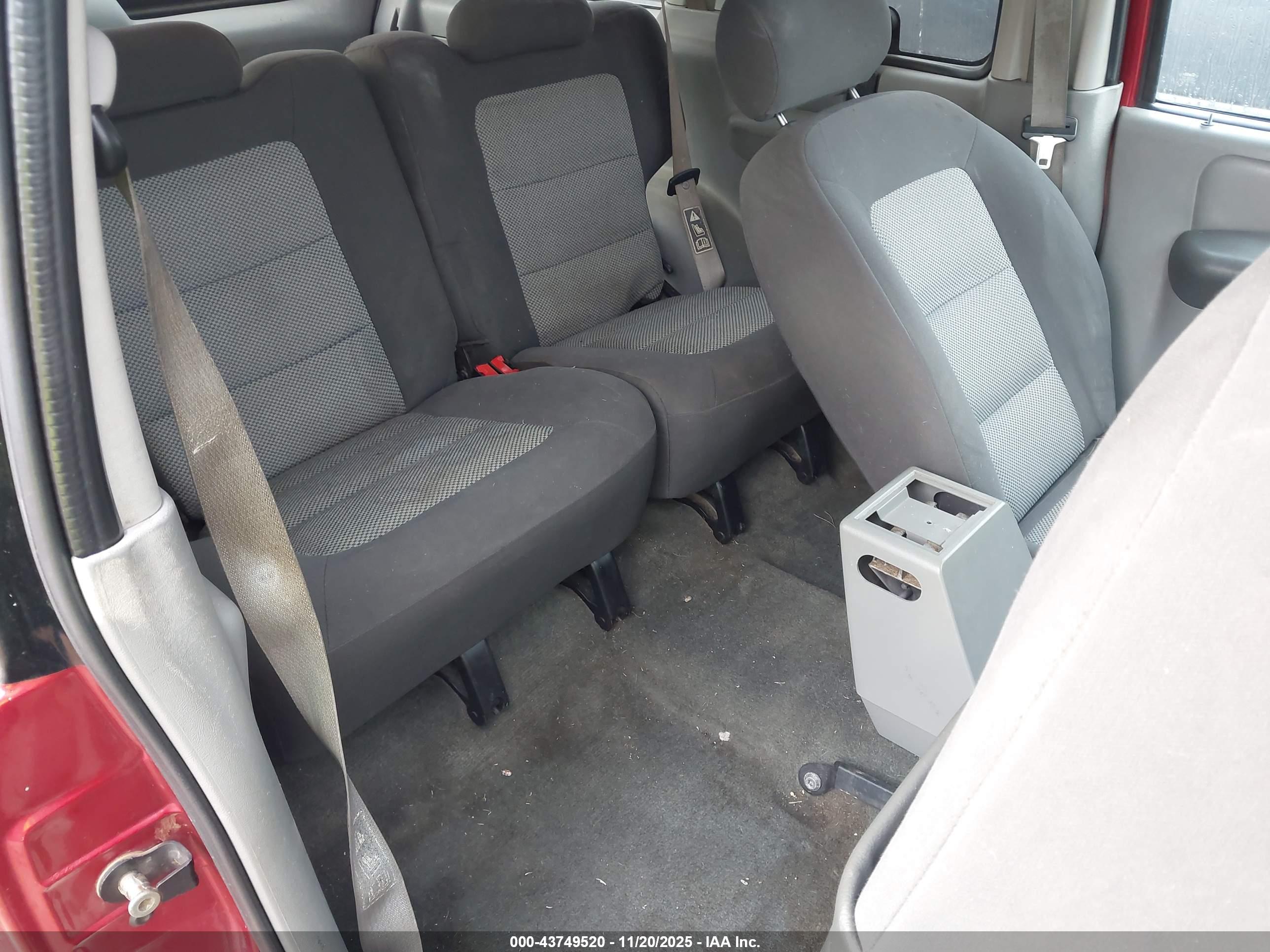 FORD EXPLORER image 8