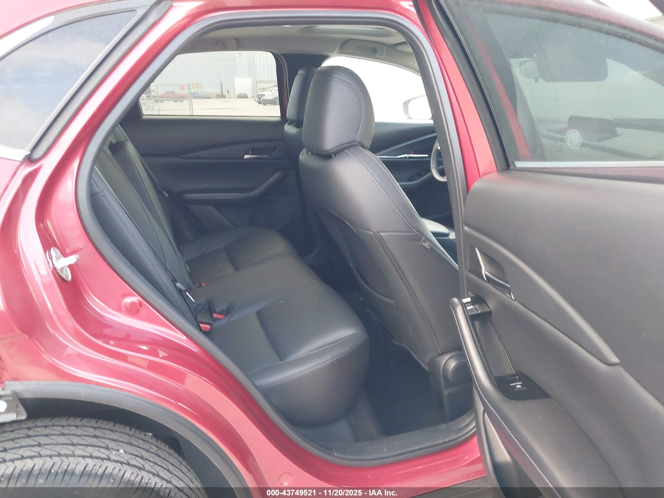 MAZDA CX-30 image 8
