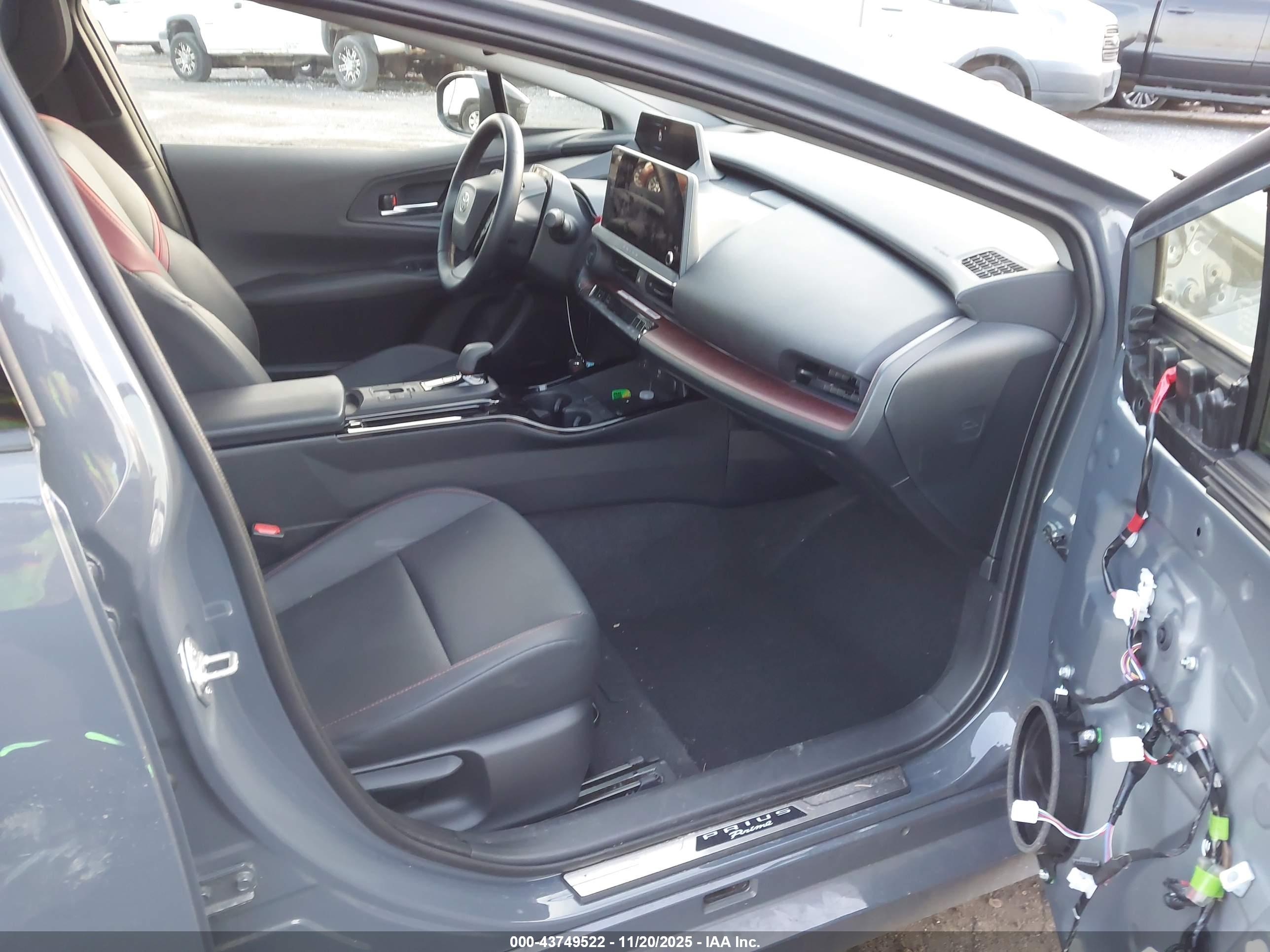 TOYOTA PRIUS image 5