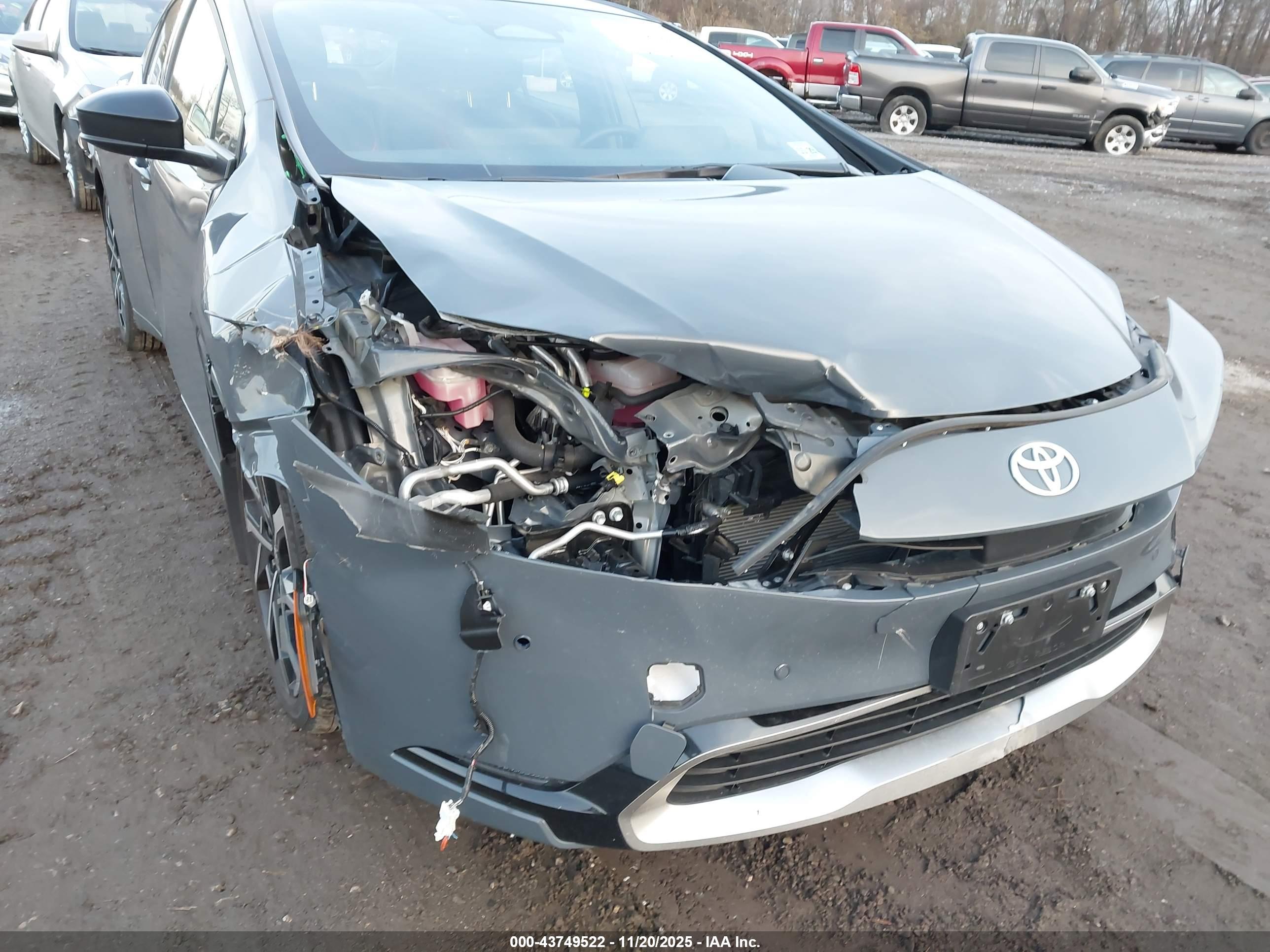 TOYOTA PRIUS image 6
