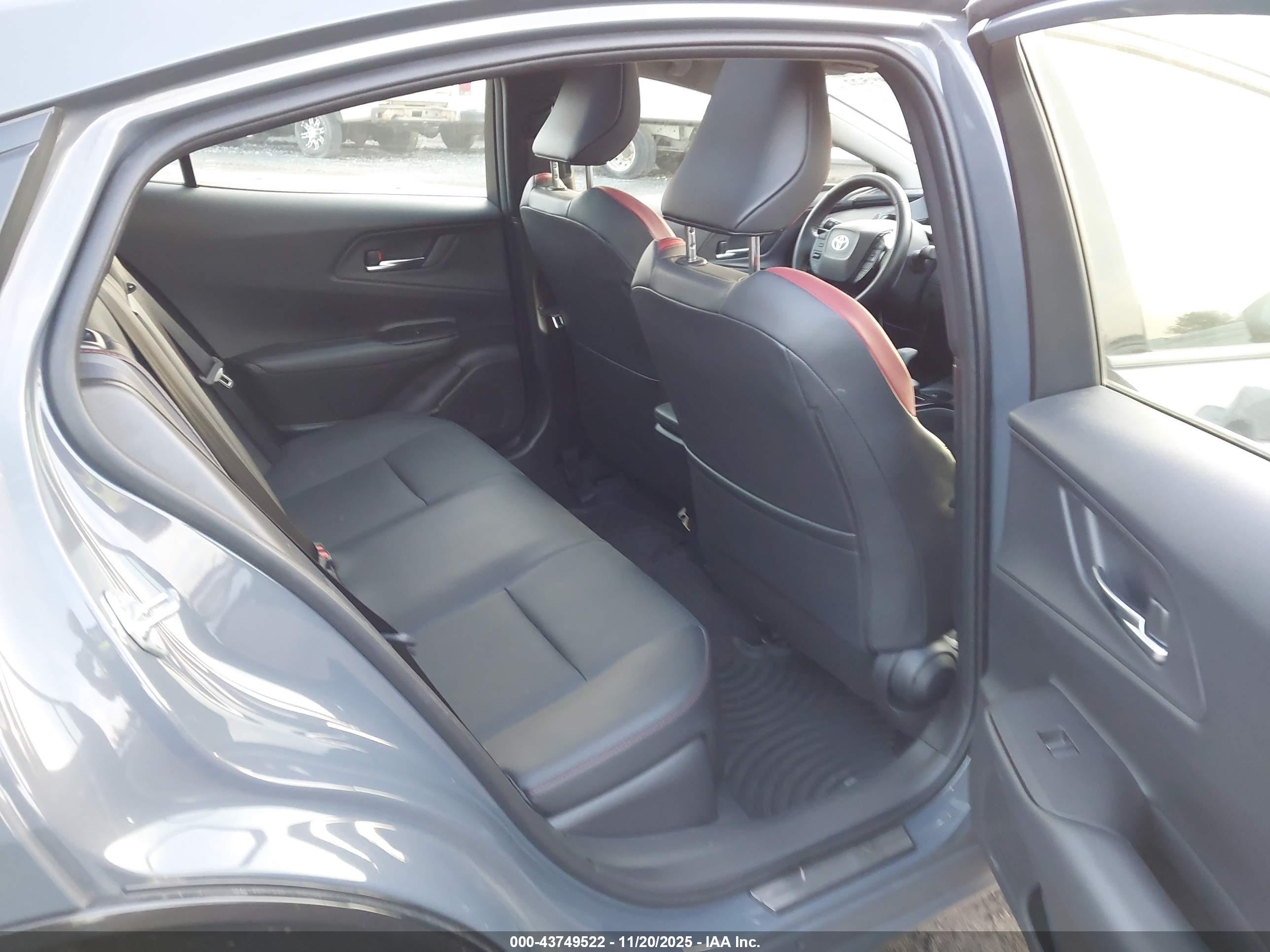 TOYOTA PRIUS image 8