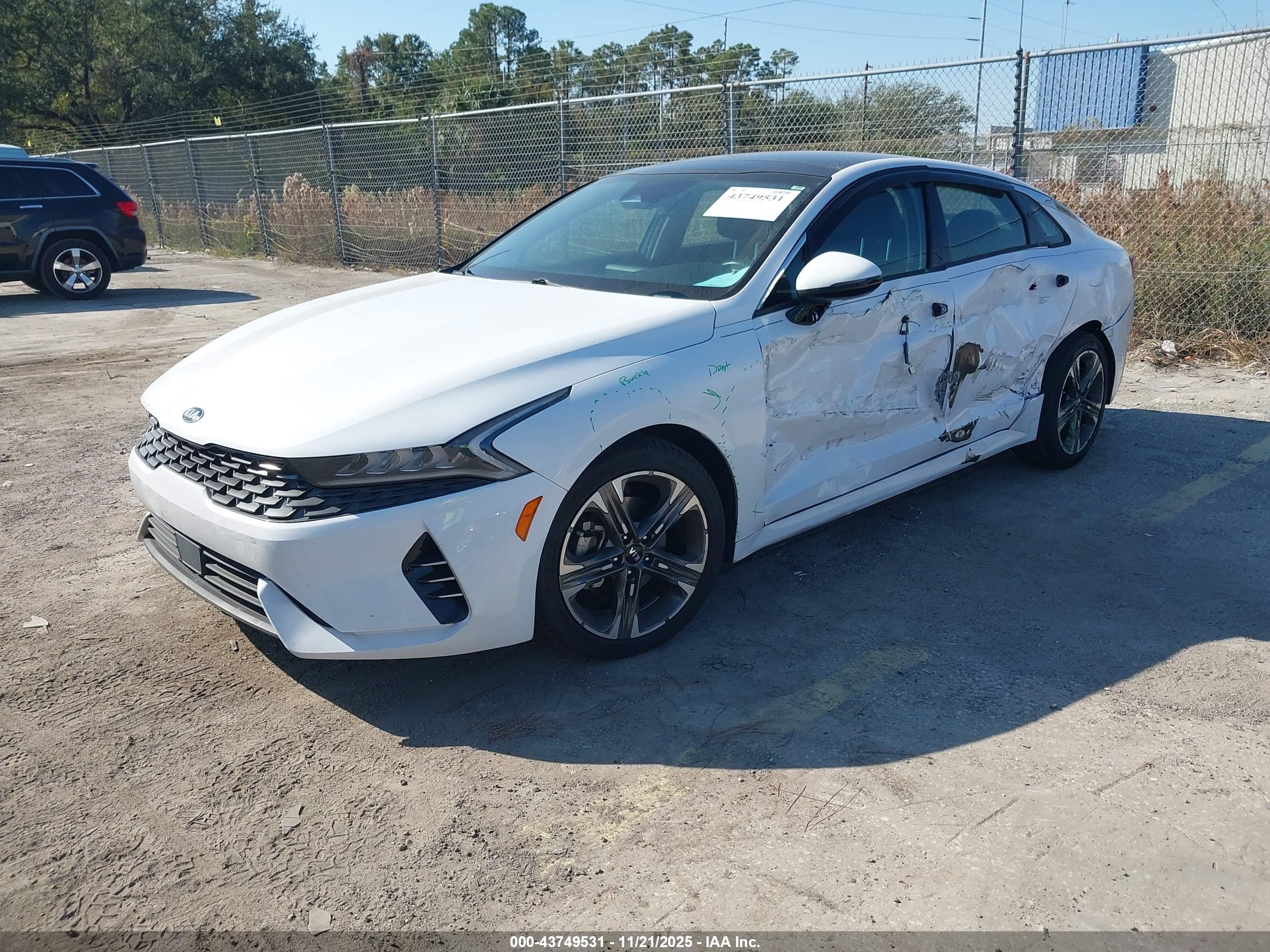 KIA K5 image 2