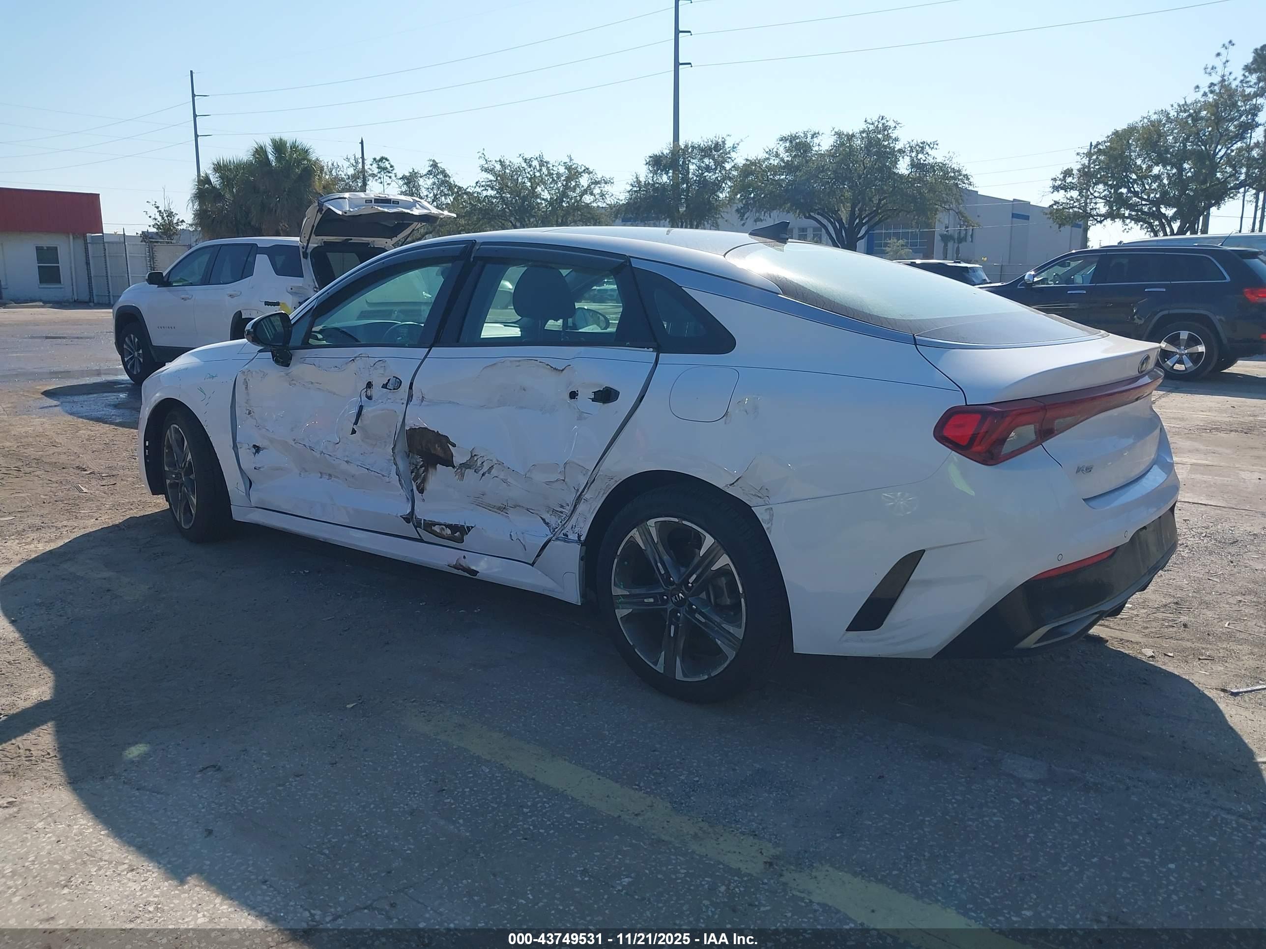 KIA K5 image 3