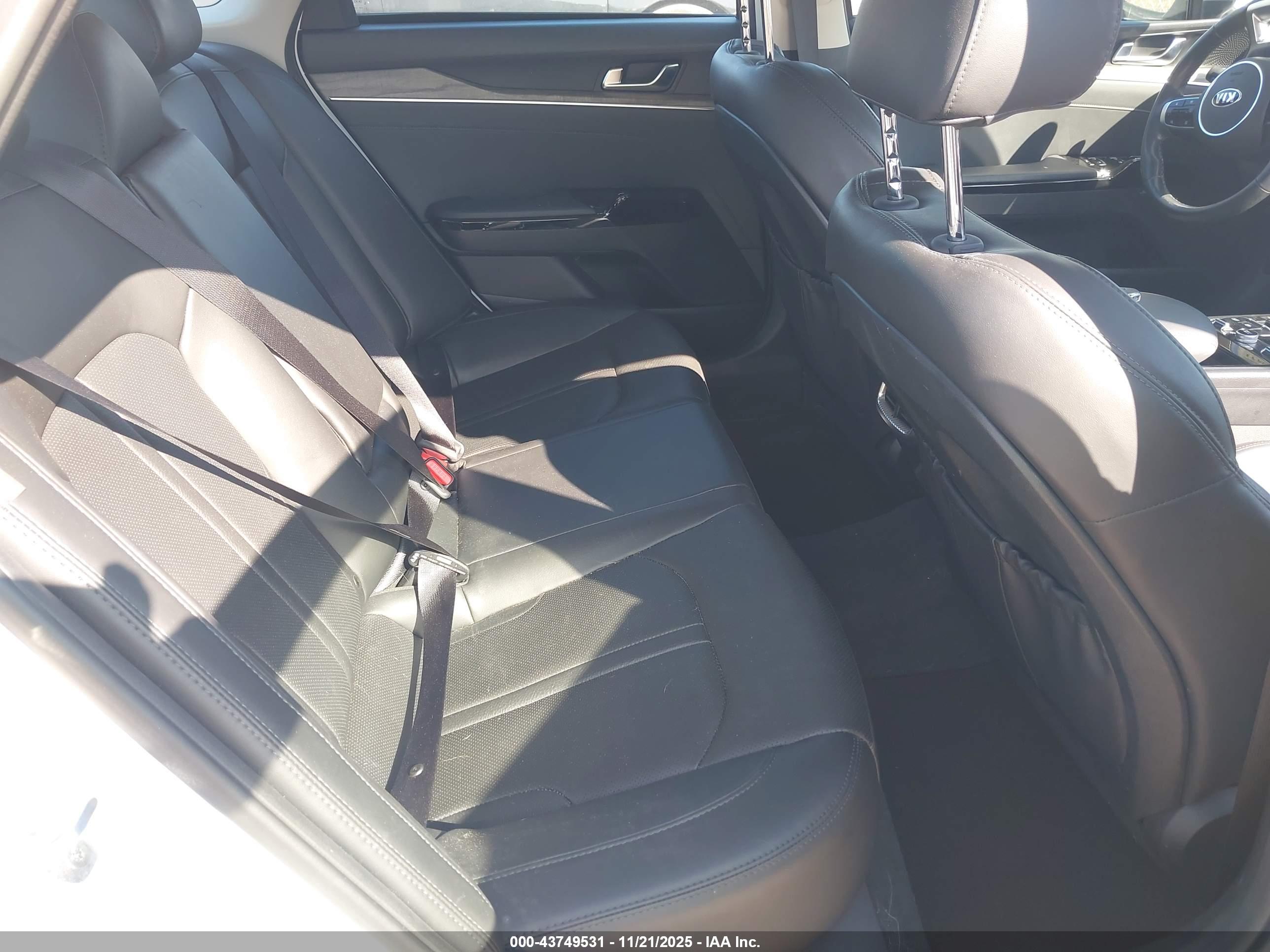 KIA K5 image 8