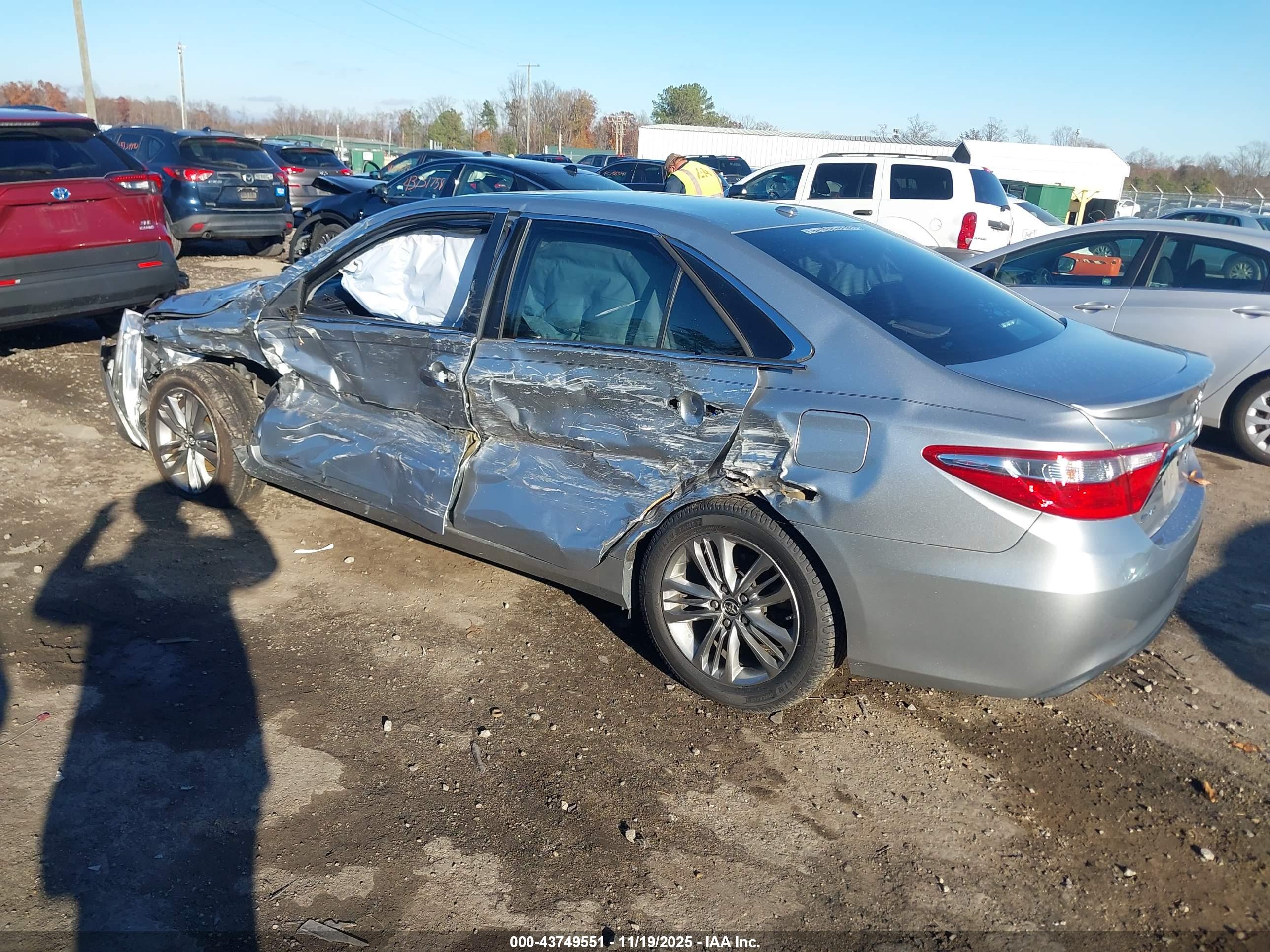 TOYOTA CAMRY image 3