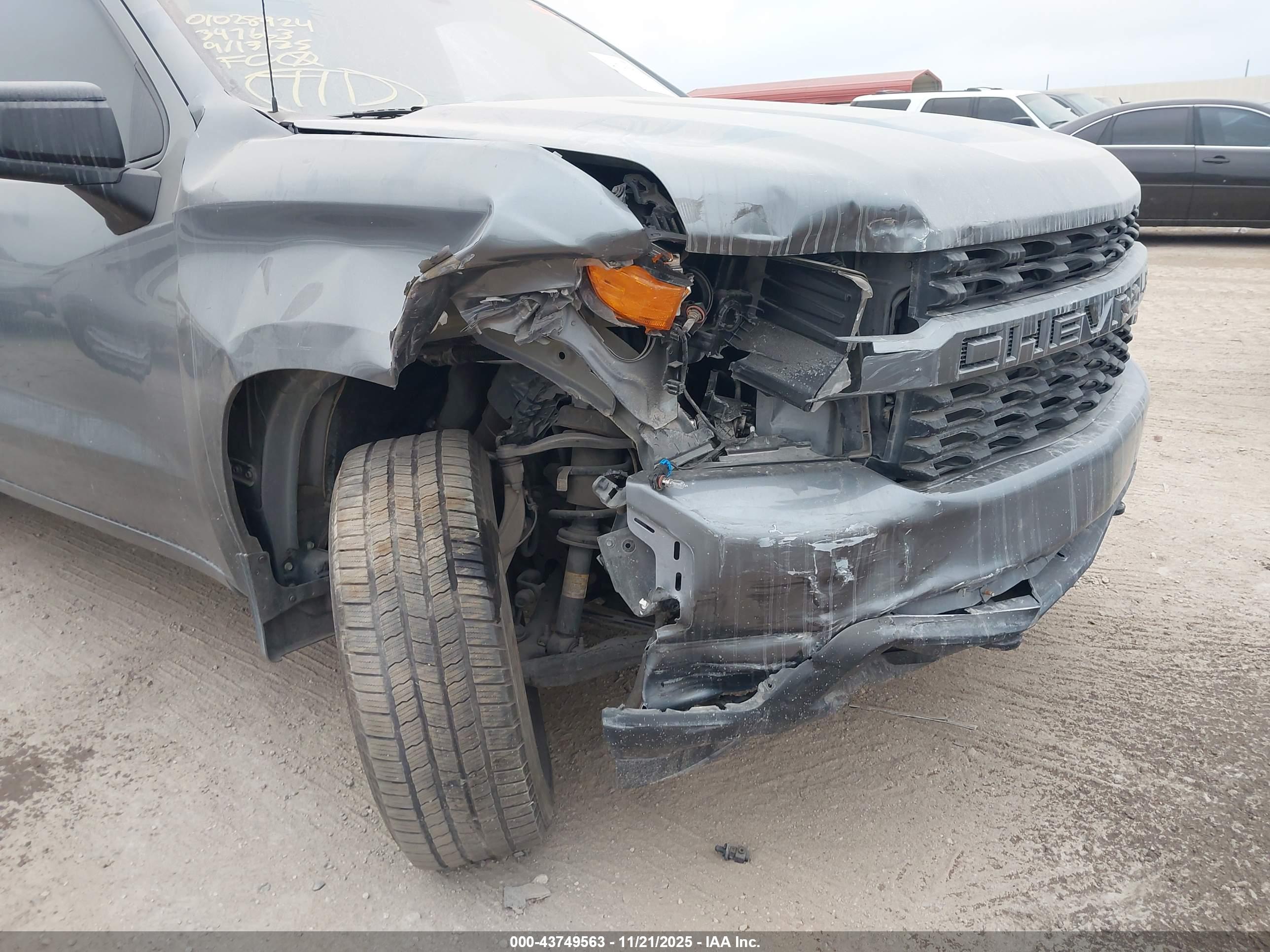 CHEVROLET SILVERADO image 6