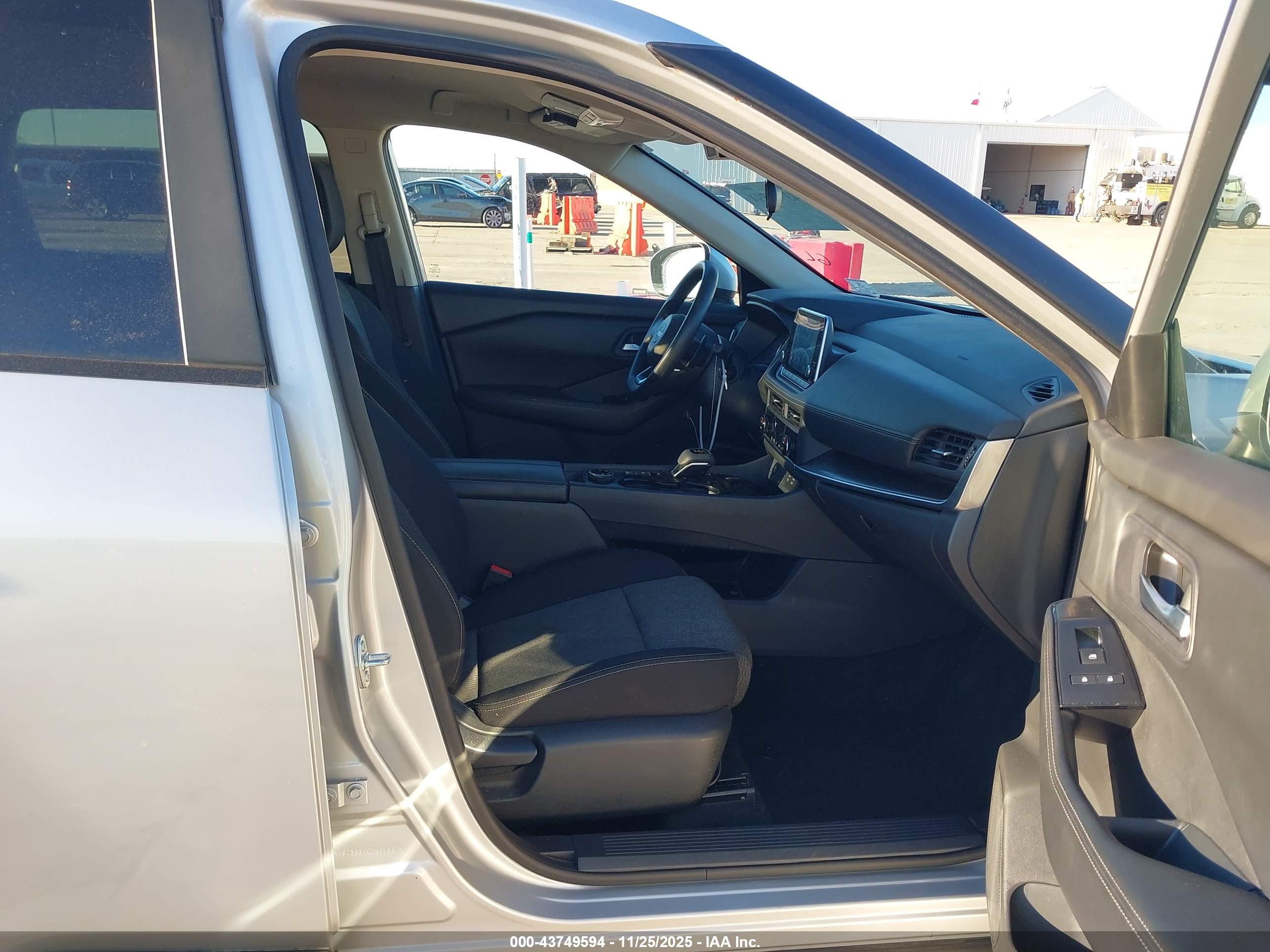 NISSAN ROGUE image 5
