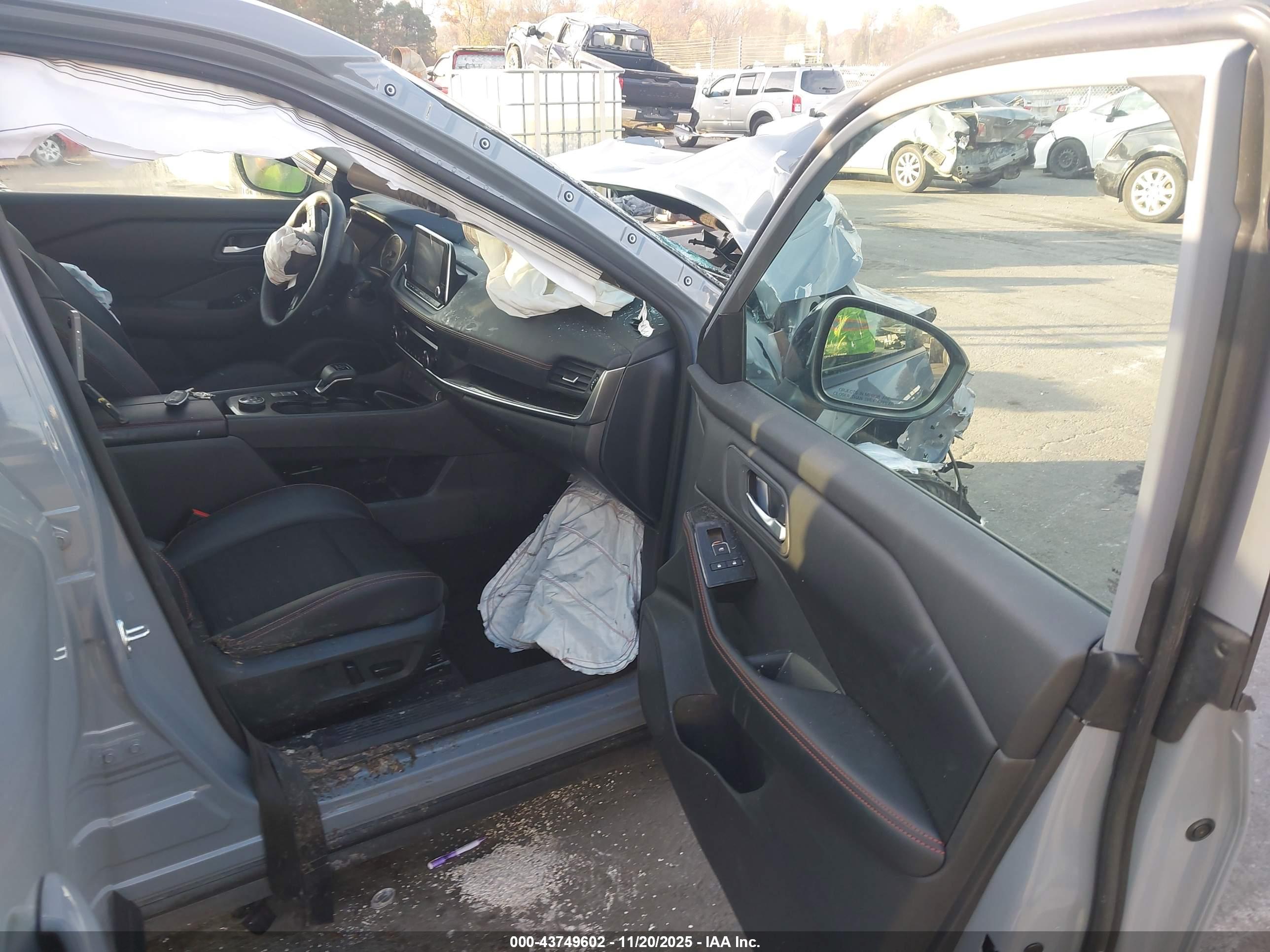 NISSAN ROGUE image 5