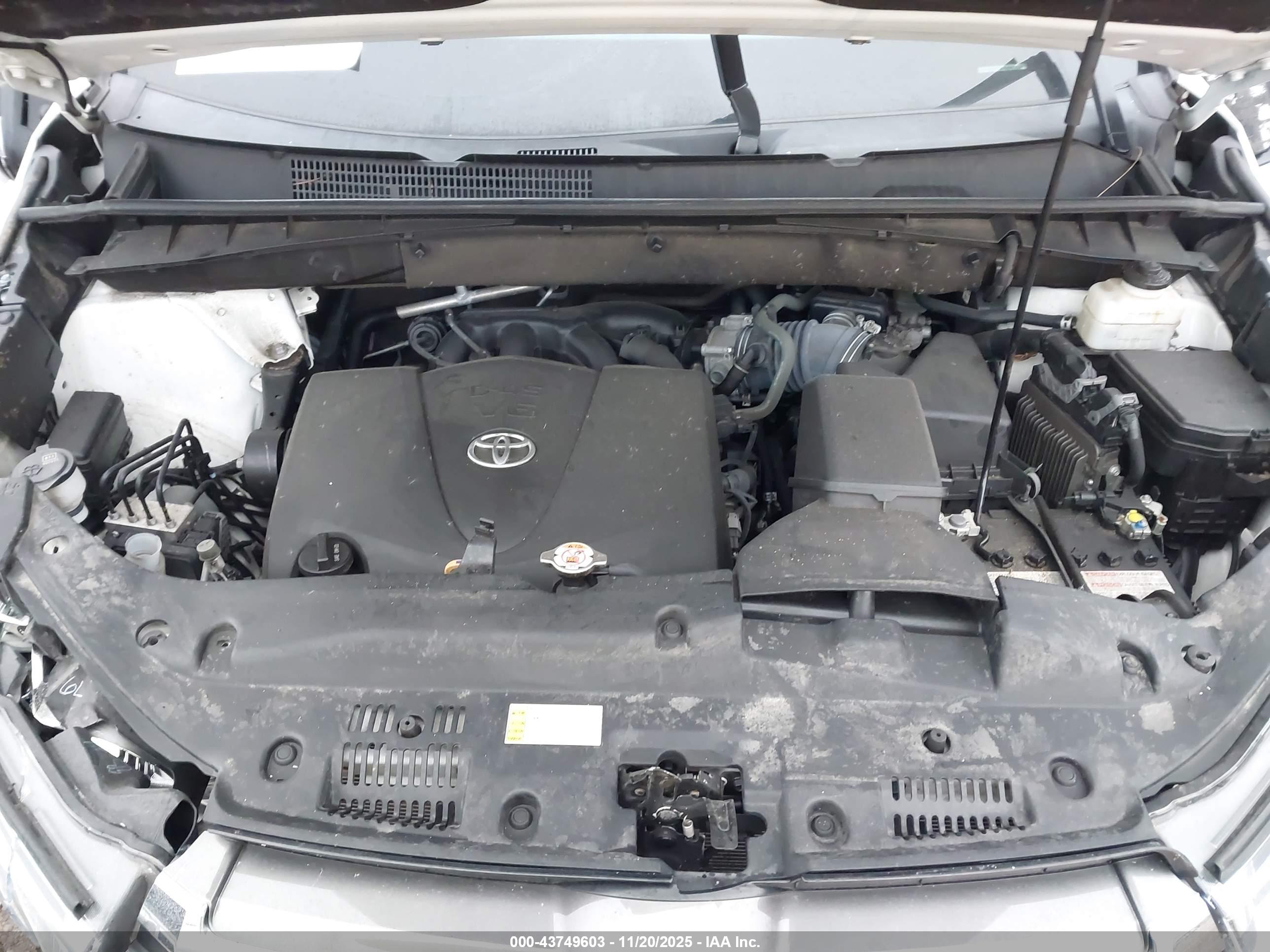 TOYOTA HIGHLANDER image 10