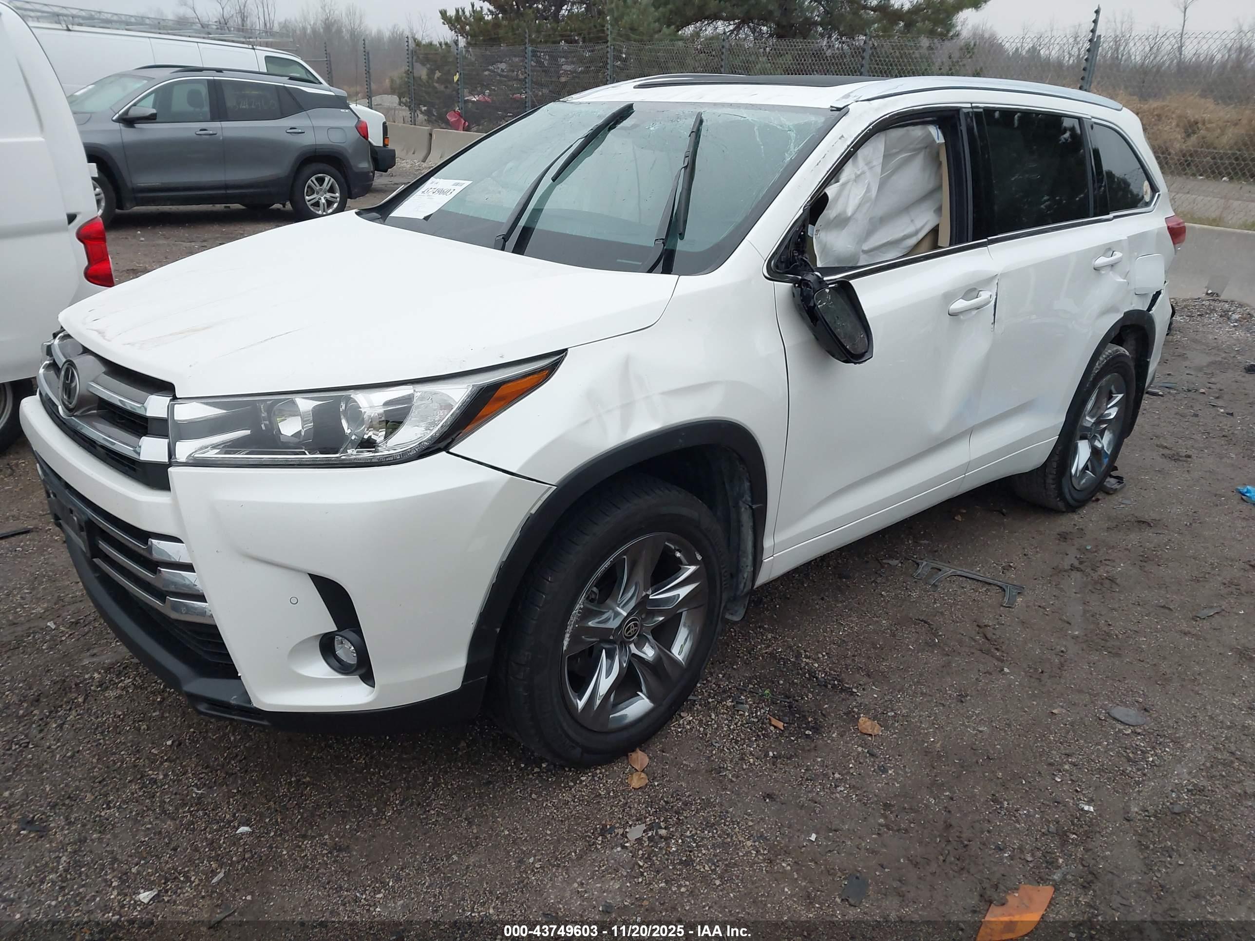 TOYOTA HIGHLANDER image 2